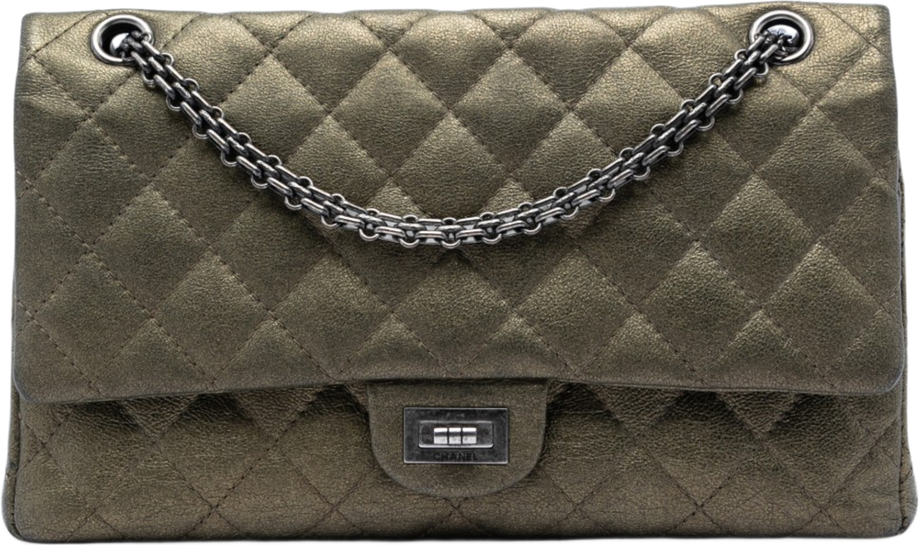 Chanel Quilted Metallic Aged Calfskin Reissue 2.55 Double Flap 226, från Luxclusif, i färgen dark khaki. Klicka för att öppna bilden i stort format
