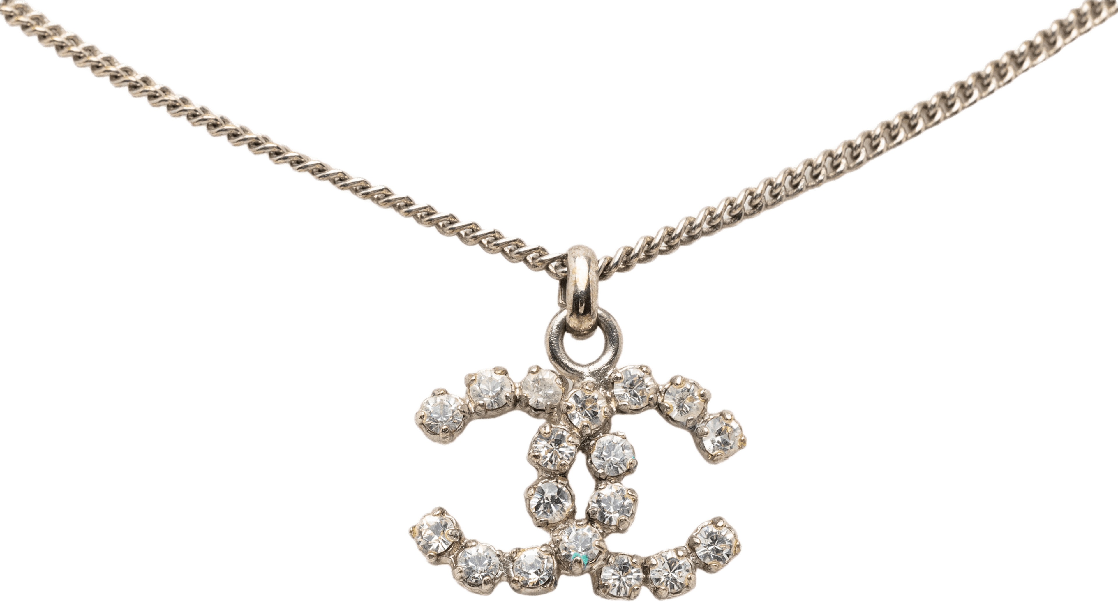 Chanel Cc Silver Plated Rhinestones Pendant Necklace, från Luxclusif, i färgen silver. Klicka för att öppna bilden i stort format