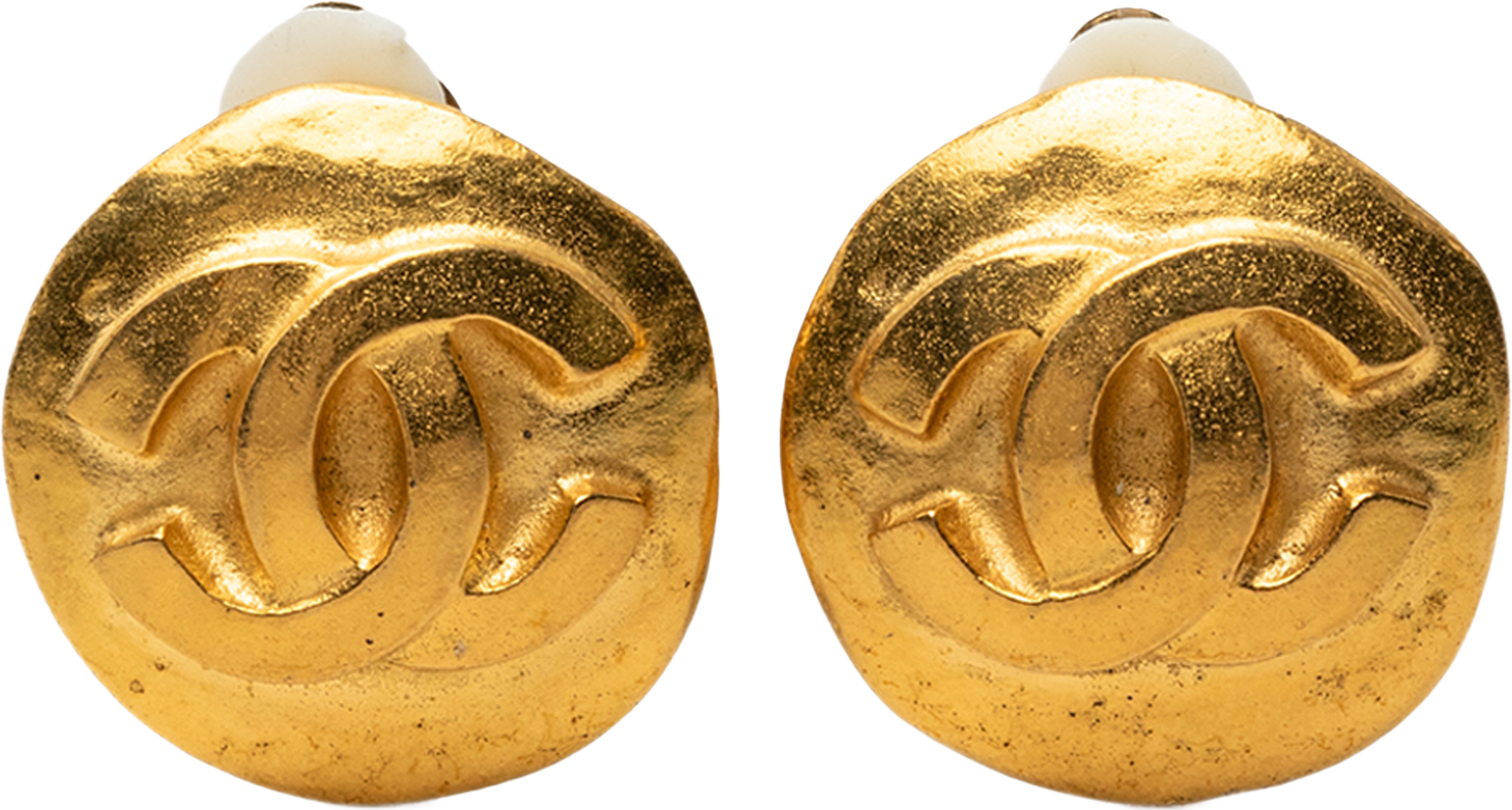 Chanel Cc Gold Plated Round Clip On Earrings, från Luxclusif, i färgen guld. Klicka för att öppna bilden i stort format