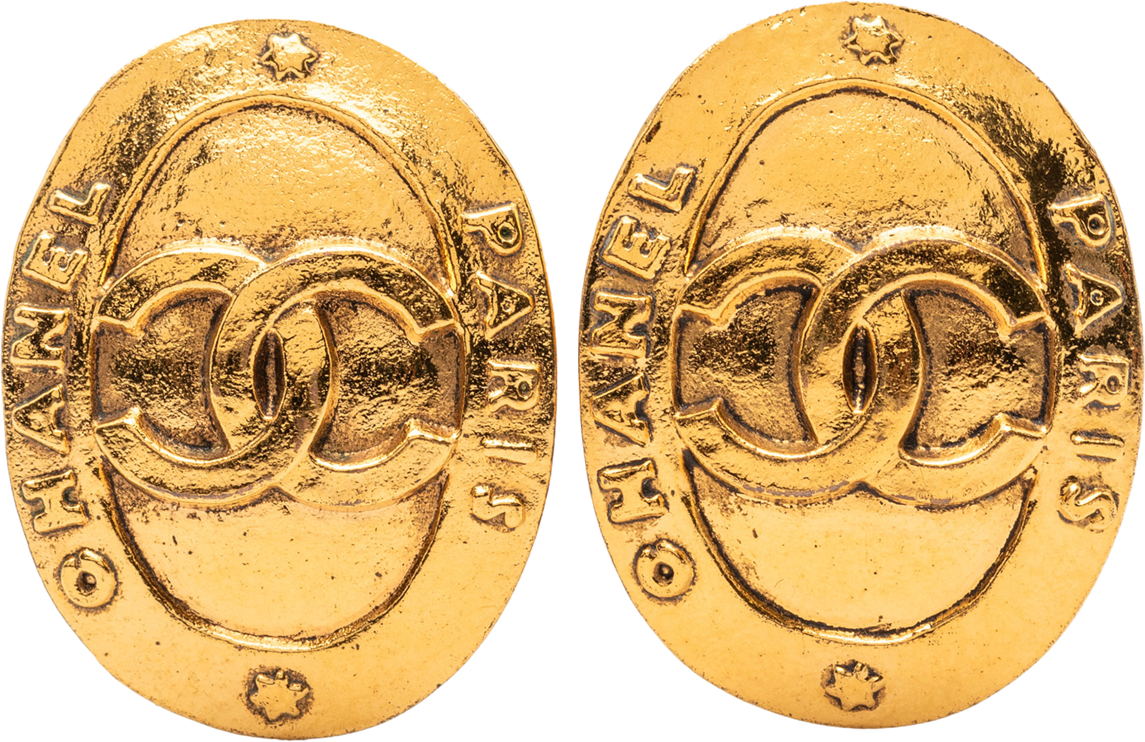 Chanel Cc Gold Plated Logo Oval Clip On Earrings, från Luxclusif, i färgen gold. Klicka för att öppna bilden i stort format