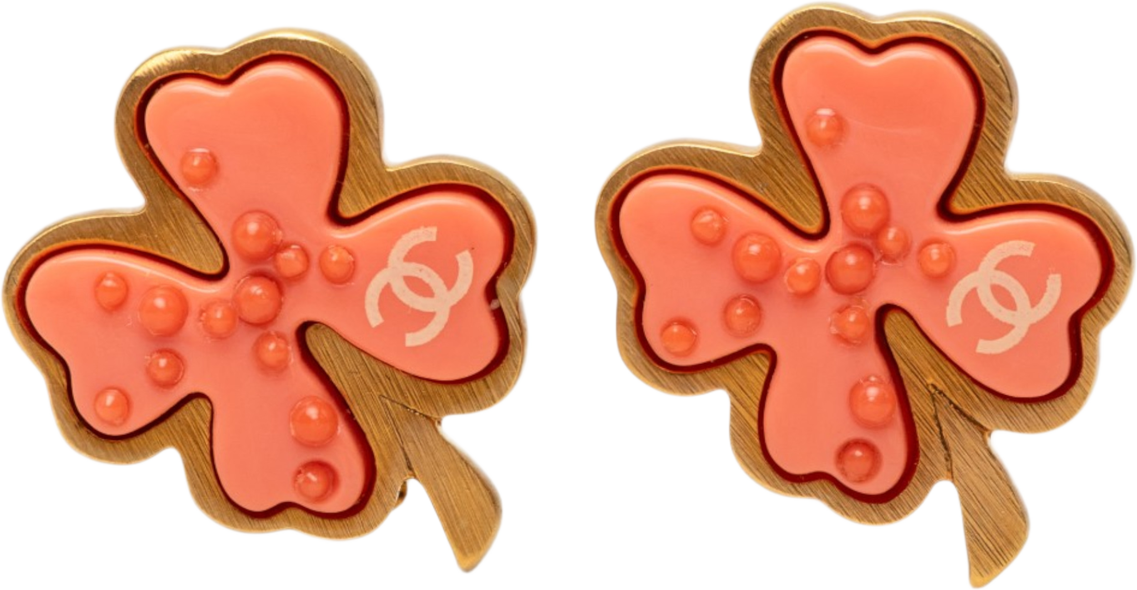 Chanel Cc Gold Plated Enamel Clover Clip On Earrings, från Luxclusif, i färgen guld. Klicka för att öppna bilden i stort format