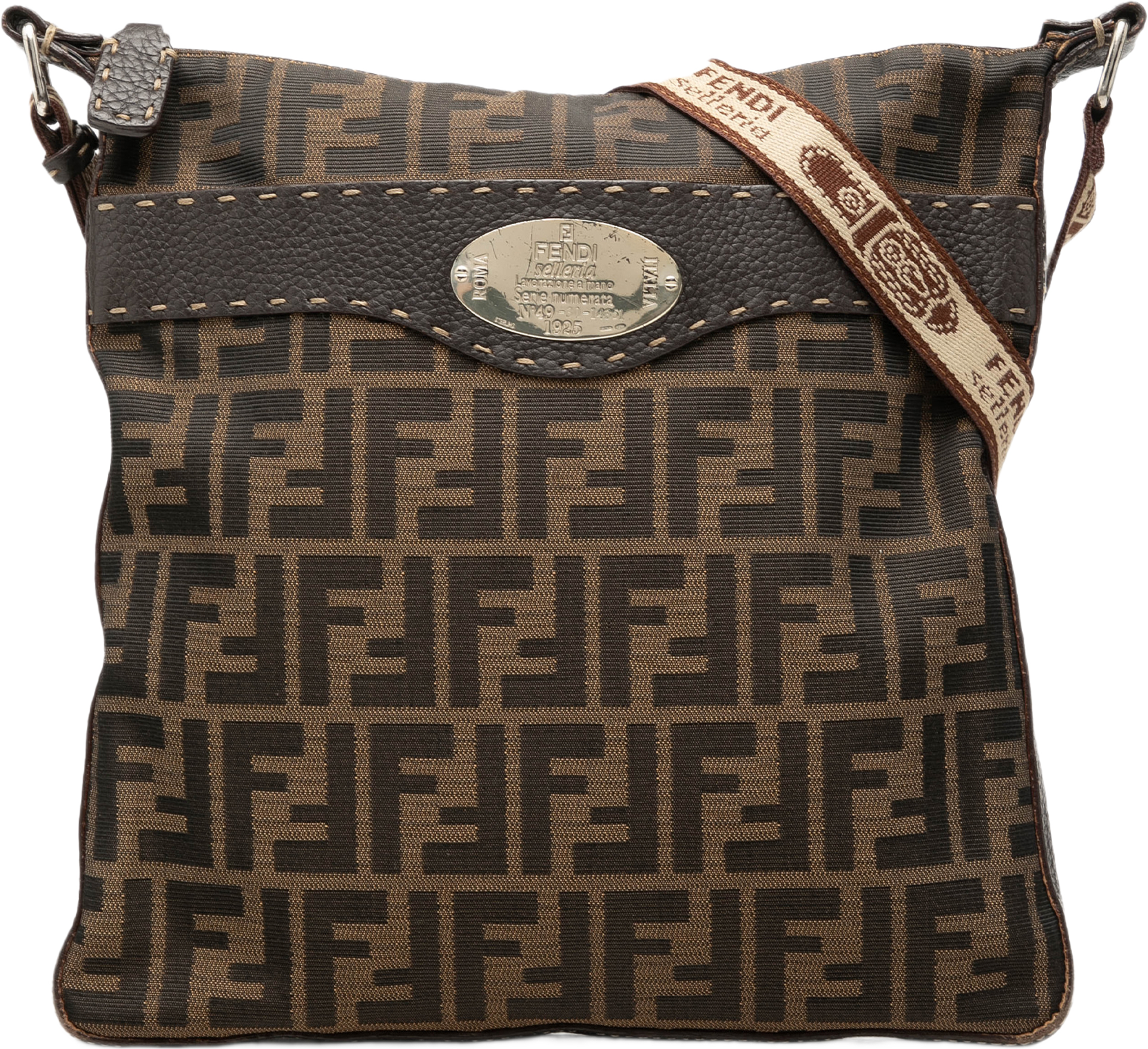 Fendi Zucca Canvas Selleria Crossbody, från Luxclusif, i färgen brun. Klicka för att öppna bilden i stort format