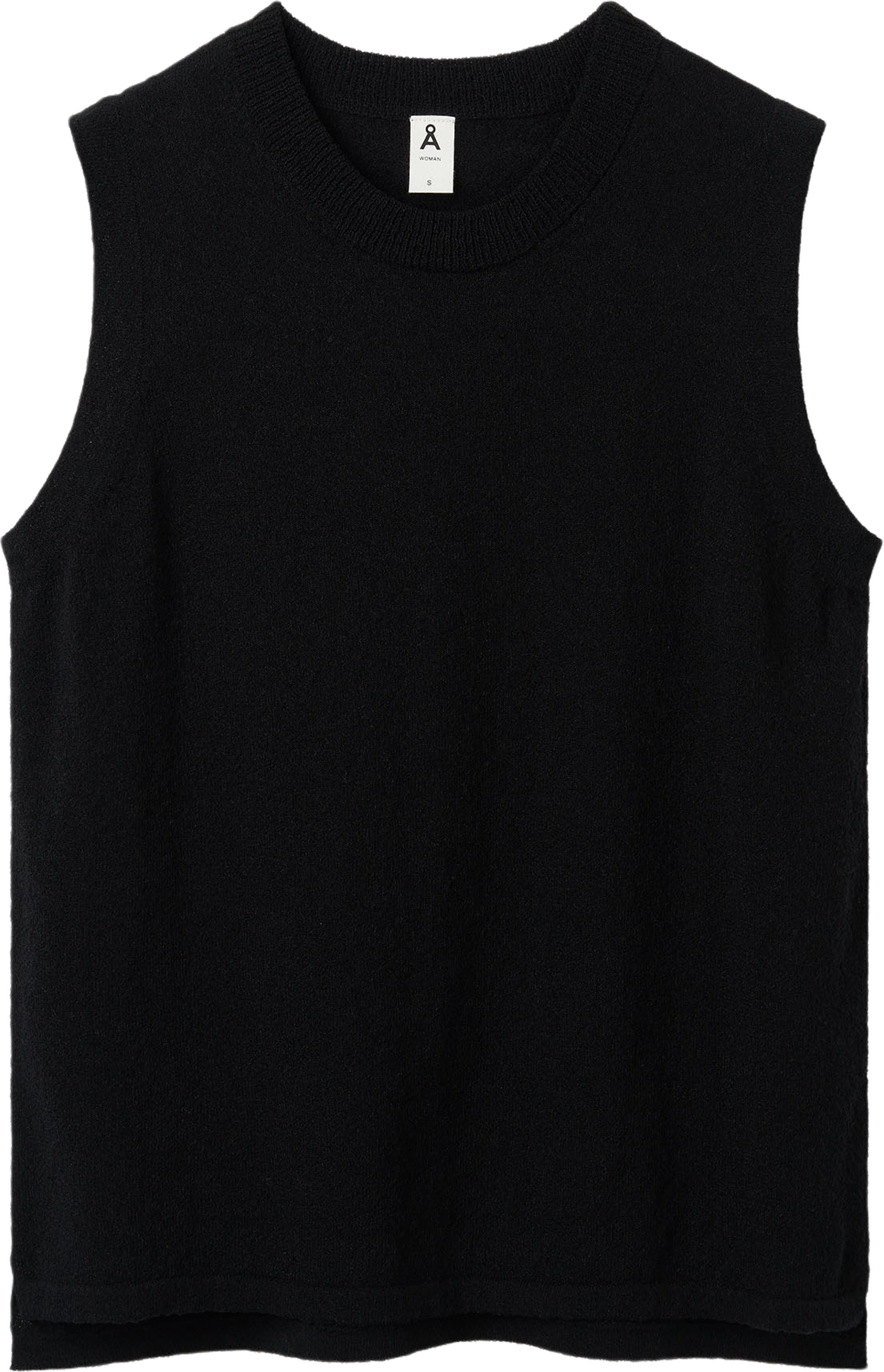 Ärmlös topp i bomullsmix INGA, från Å WOMAN, i färgen Black. Klicka för att öppna bilden i stort format