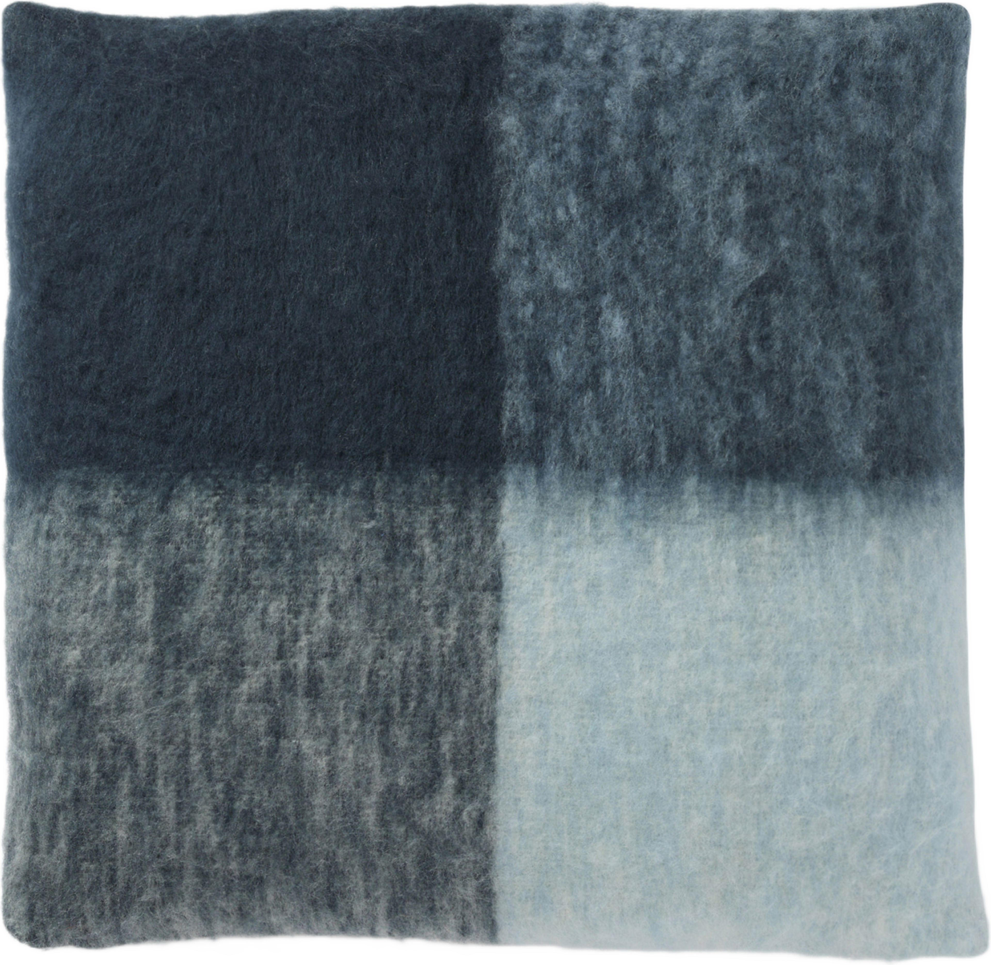 Rutigt kuddfodral i ullmix WOLFIE 50x50 cm, från Åhléns Home, i färgen Multi Blue 2. Klicka för att öppna bilden i stort format