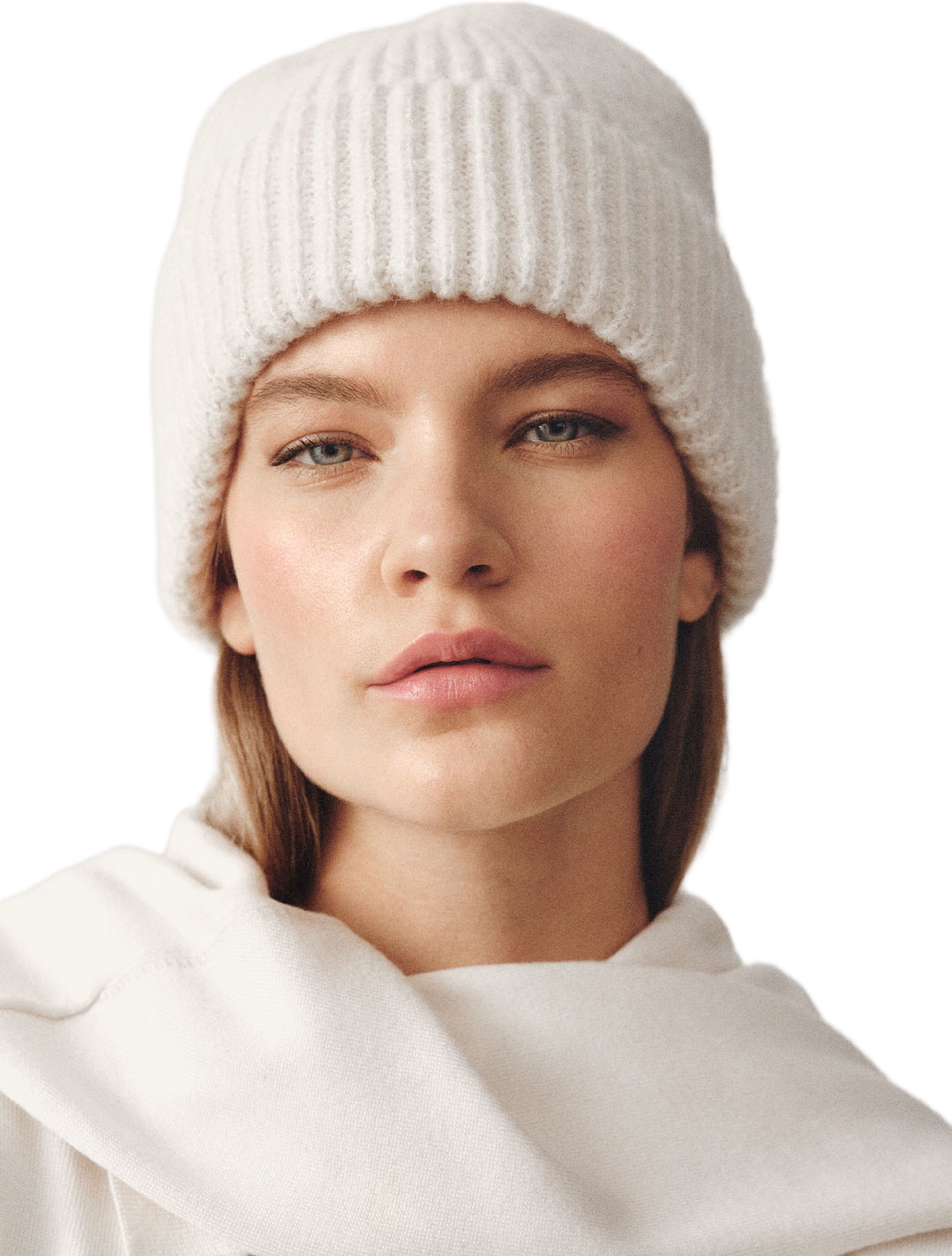 Ribbstickad mössa FIONA, från Å WOMAN, i färgen White Melange. Klicka för att öppna bilden i stort format