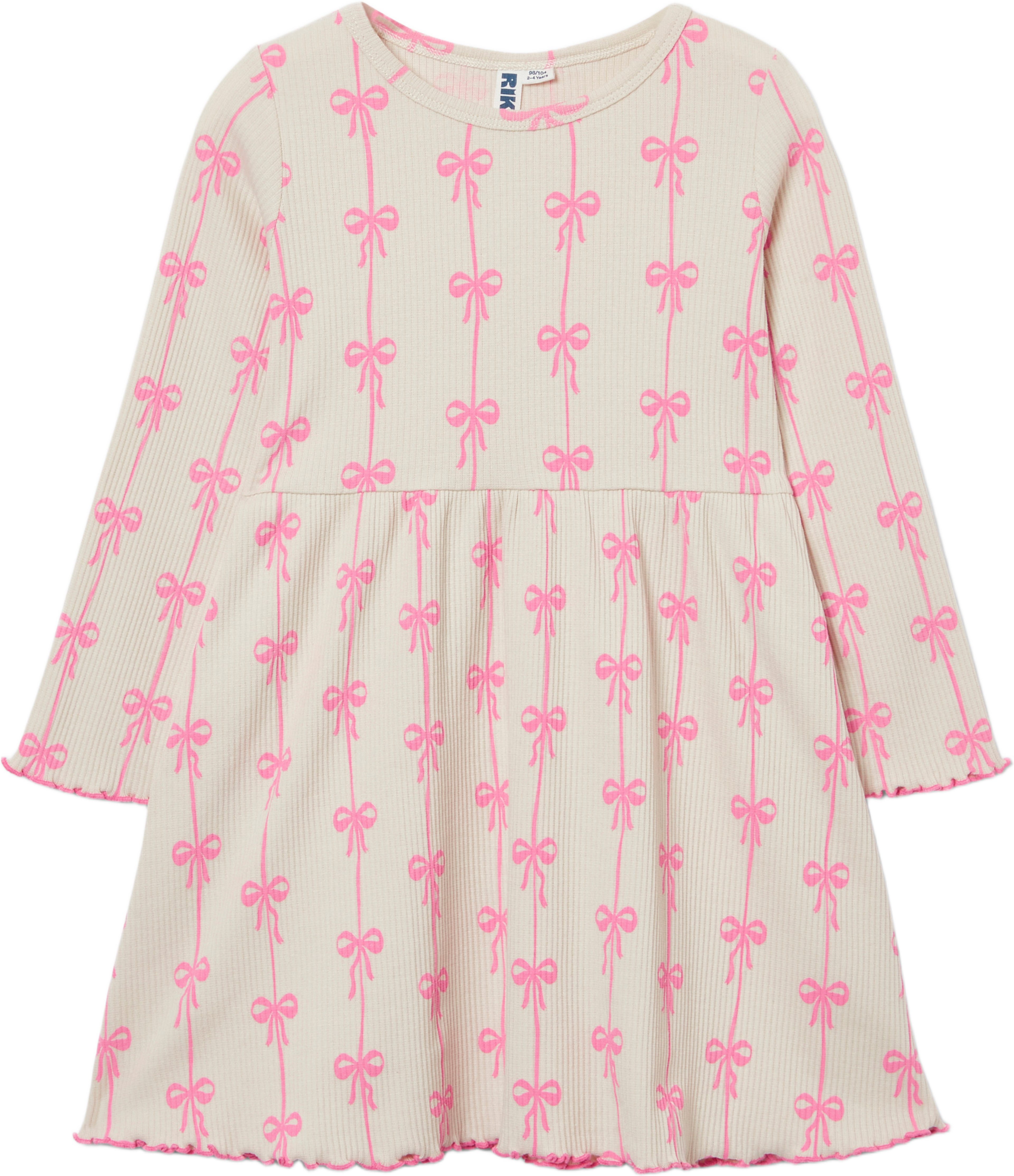 Ribbstickad klänning CHERRY, från RIKIKI, i färgen Pink Bow. Klicka för att öppna bilden i stort format