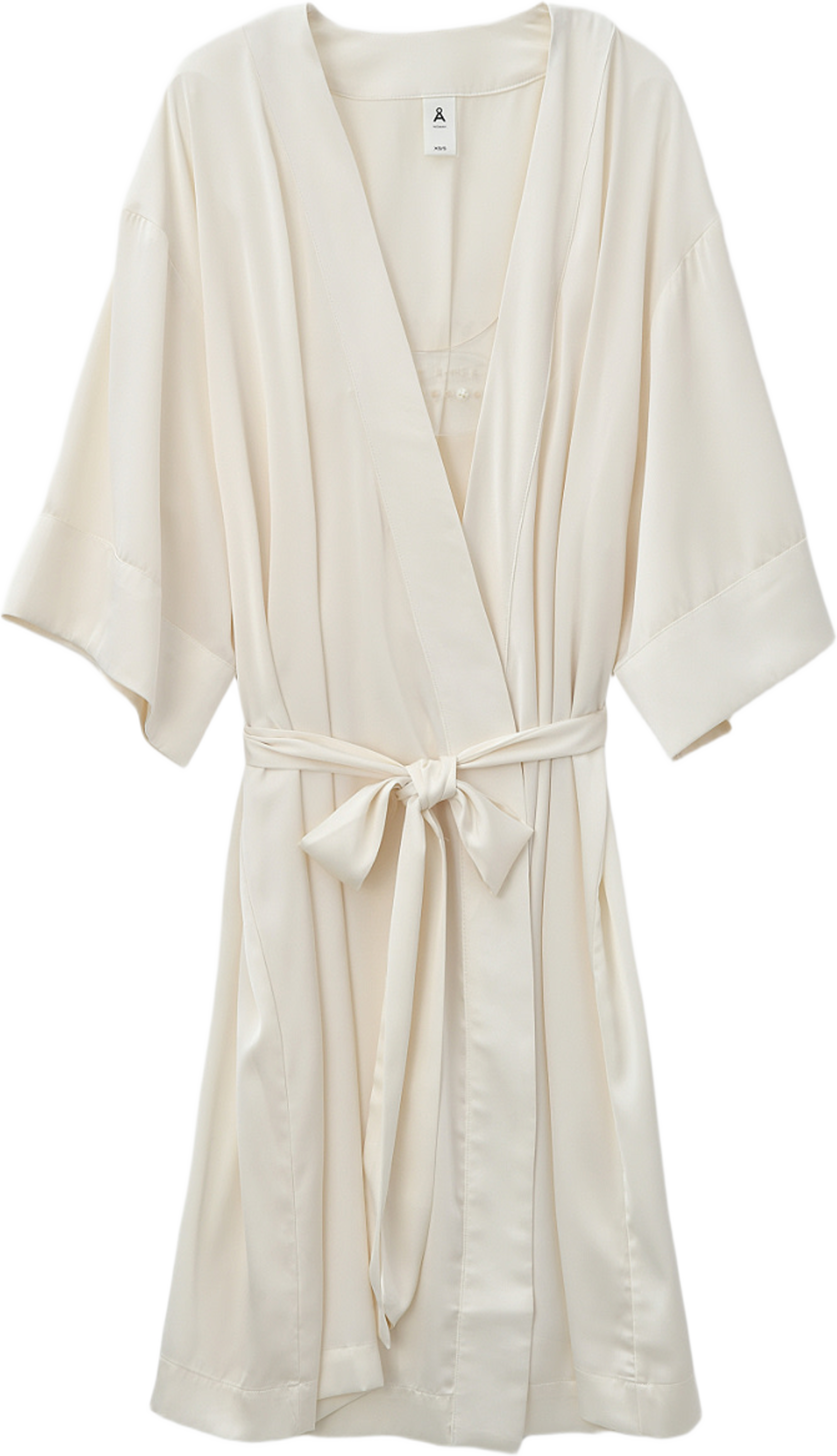 Kimono VIVIENNE, från Å WOMAN, i färgen Off White. Klicka för att öppna bilden i stort format