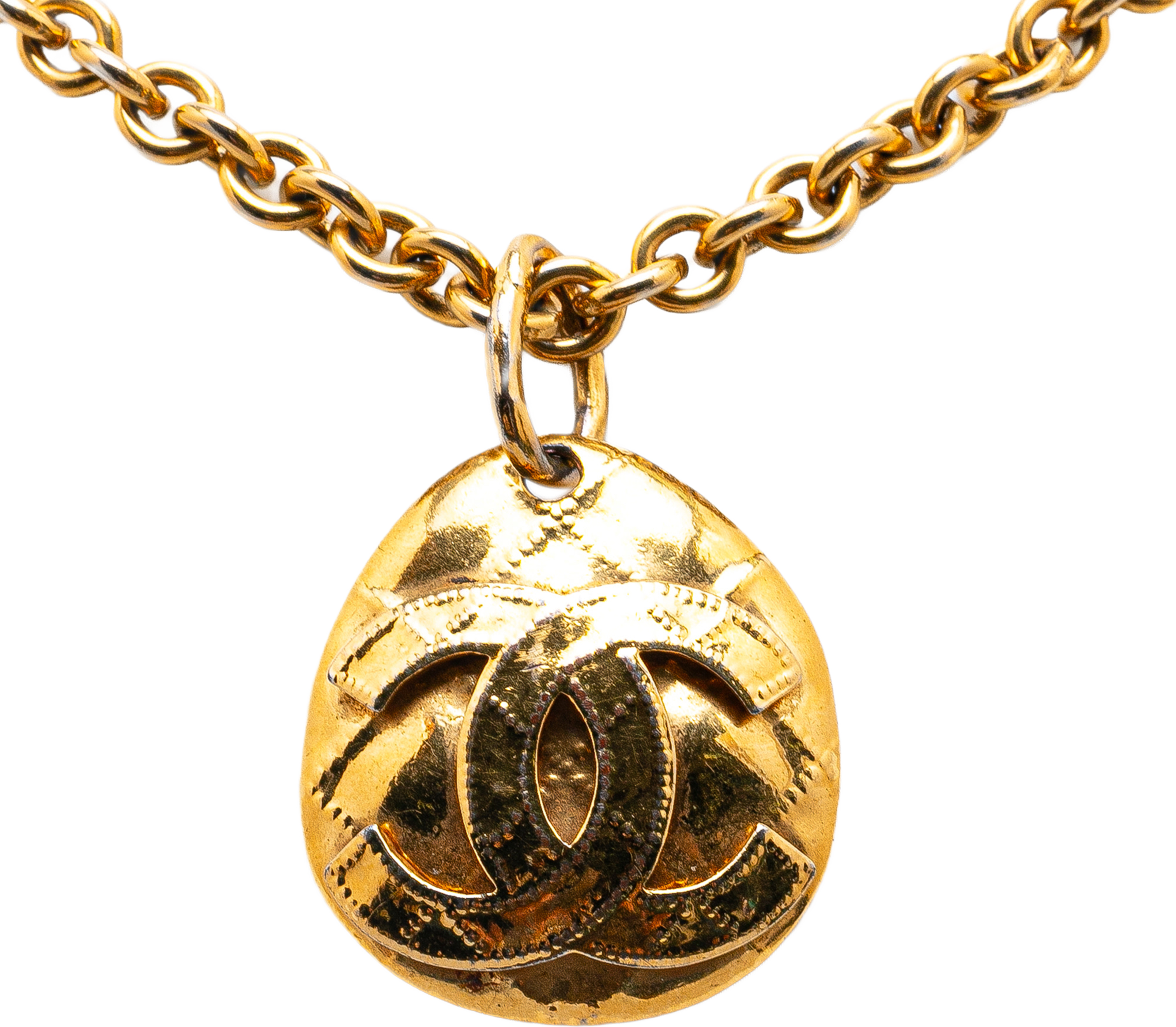 Chanel Gold Plated Cc Round Pendant Necklace, från Luxclusif, i färgen gold. Klicka för att öppna bilden i stort format