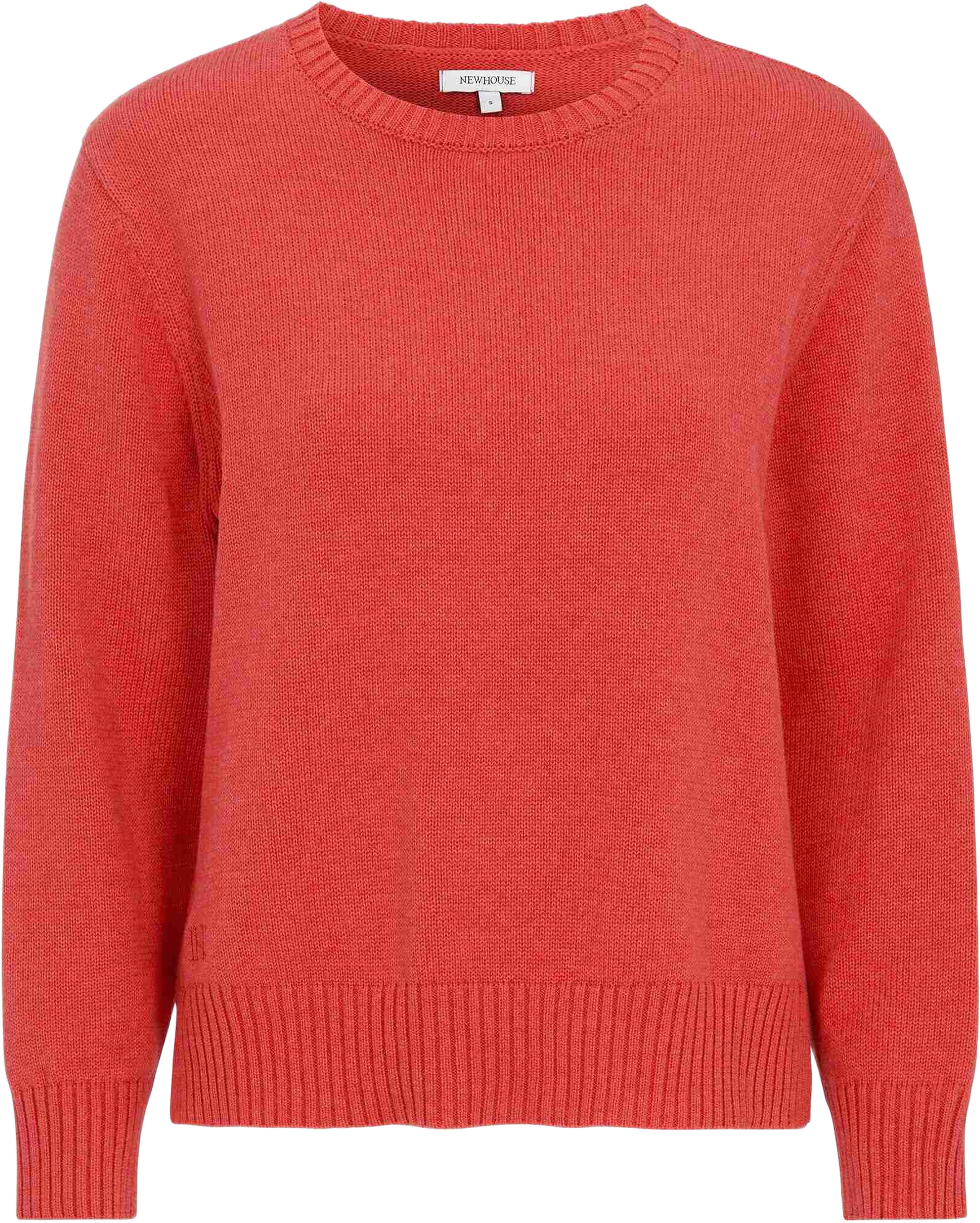 Roe Sweater, från Newhouse, i färgen hallonröd. Klicka för att öppna bilden i stort format