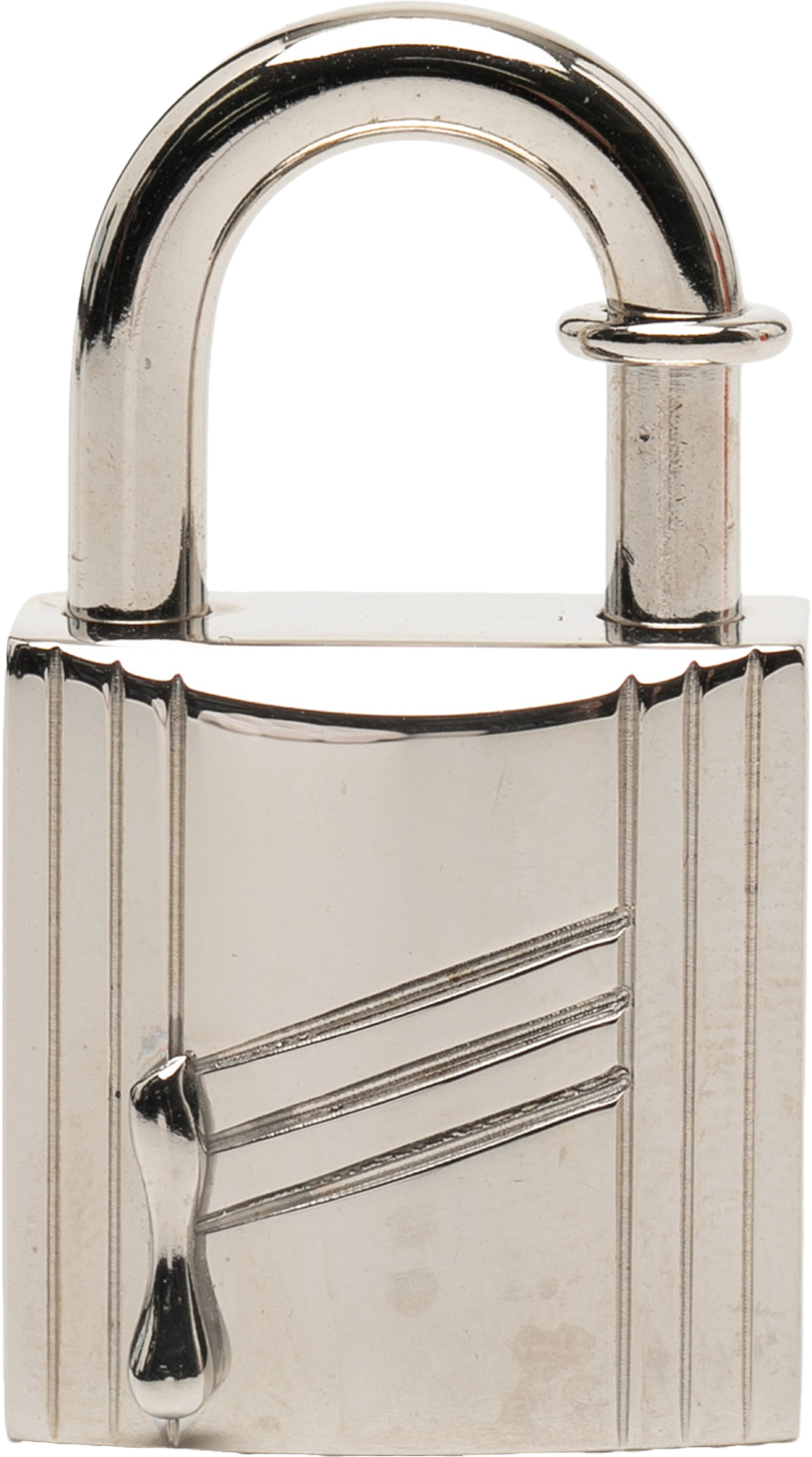 Hermès Palladium Plated Annee Arbre Cadena Lock Charm, från Luxclusif, i färgen silver. Klicka för att öppna bilden i stort format