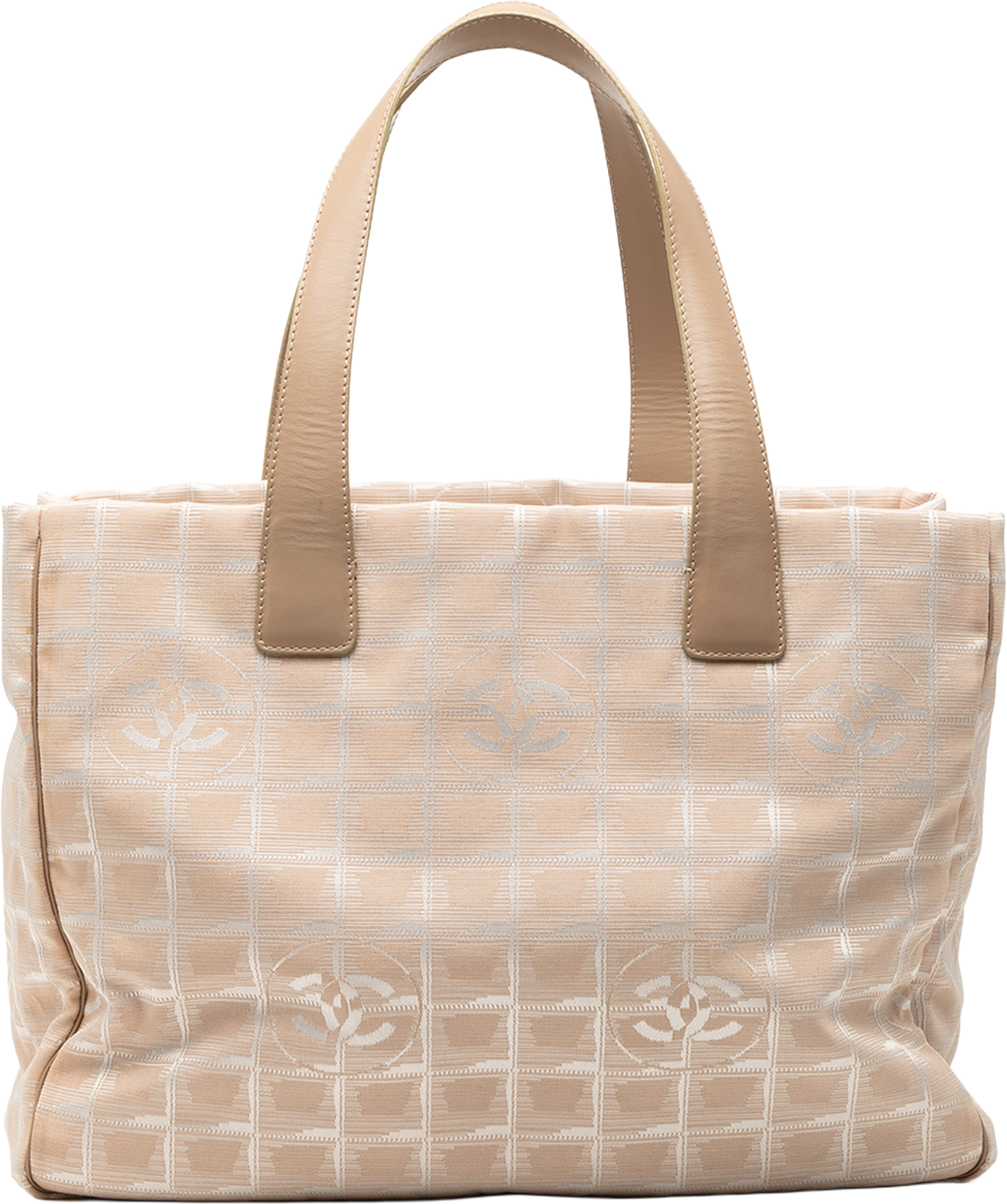Chanel New Travel Line Nylon Tote, från Luxclusif, i färgen light beige. Klicka för att öppna bilden i stort format
