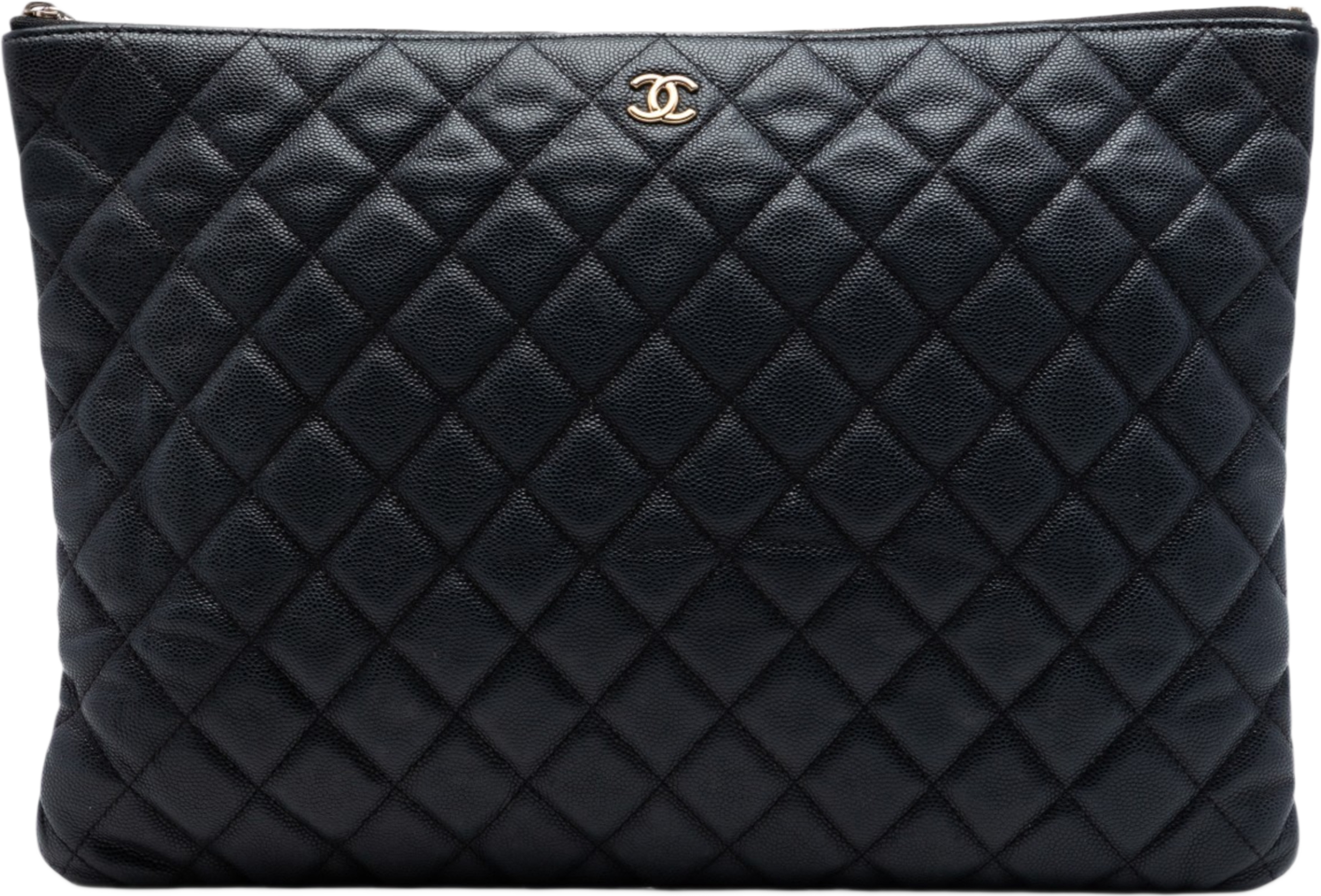 Chanel Large Quilted Caviar O Case Clutch, från Luxclusif, i färgen svart. Klicka för att öppna bilden i stort format