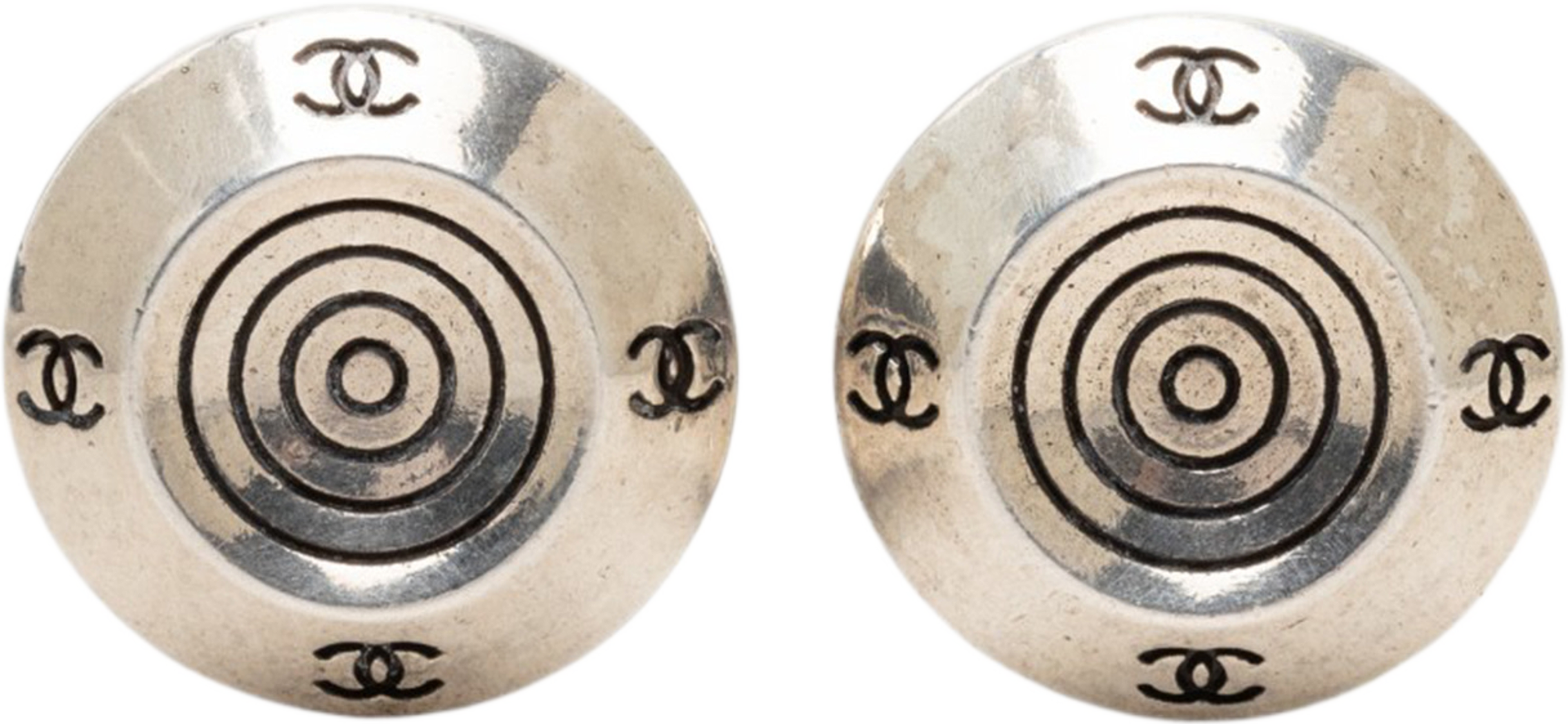 Chanel Cc Brass Target Round Clip On Earrings, från Luxclusif, i färgen silver. Klicka för att öppna bilden i stort format
