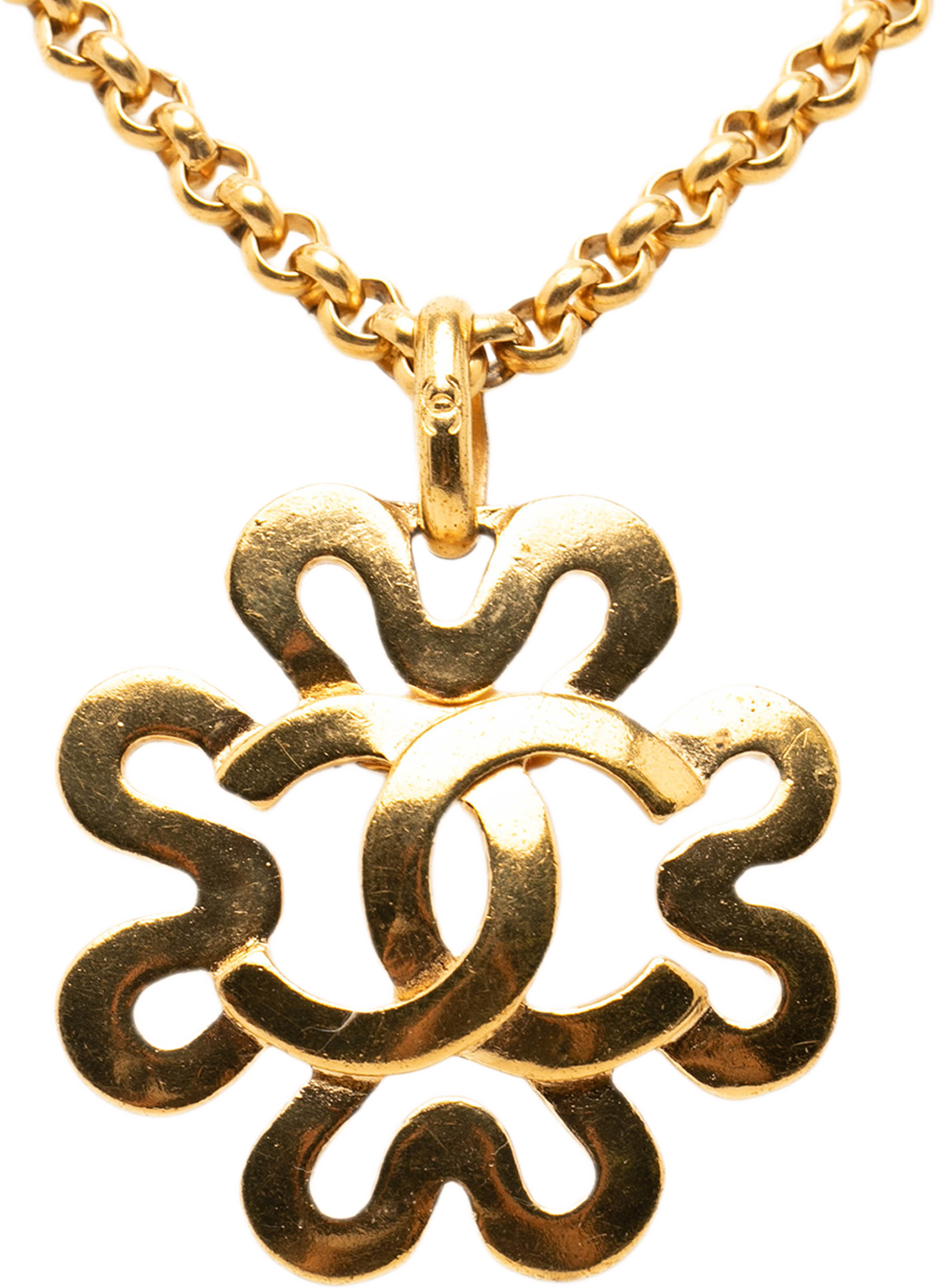 Chanel Cc Gold Plated Flower Pendant Necklace, från Luxclusif, i färgen gold. Klicka för att öppna bilden i stort format