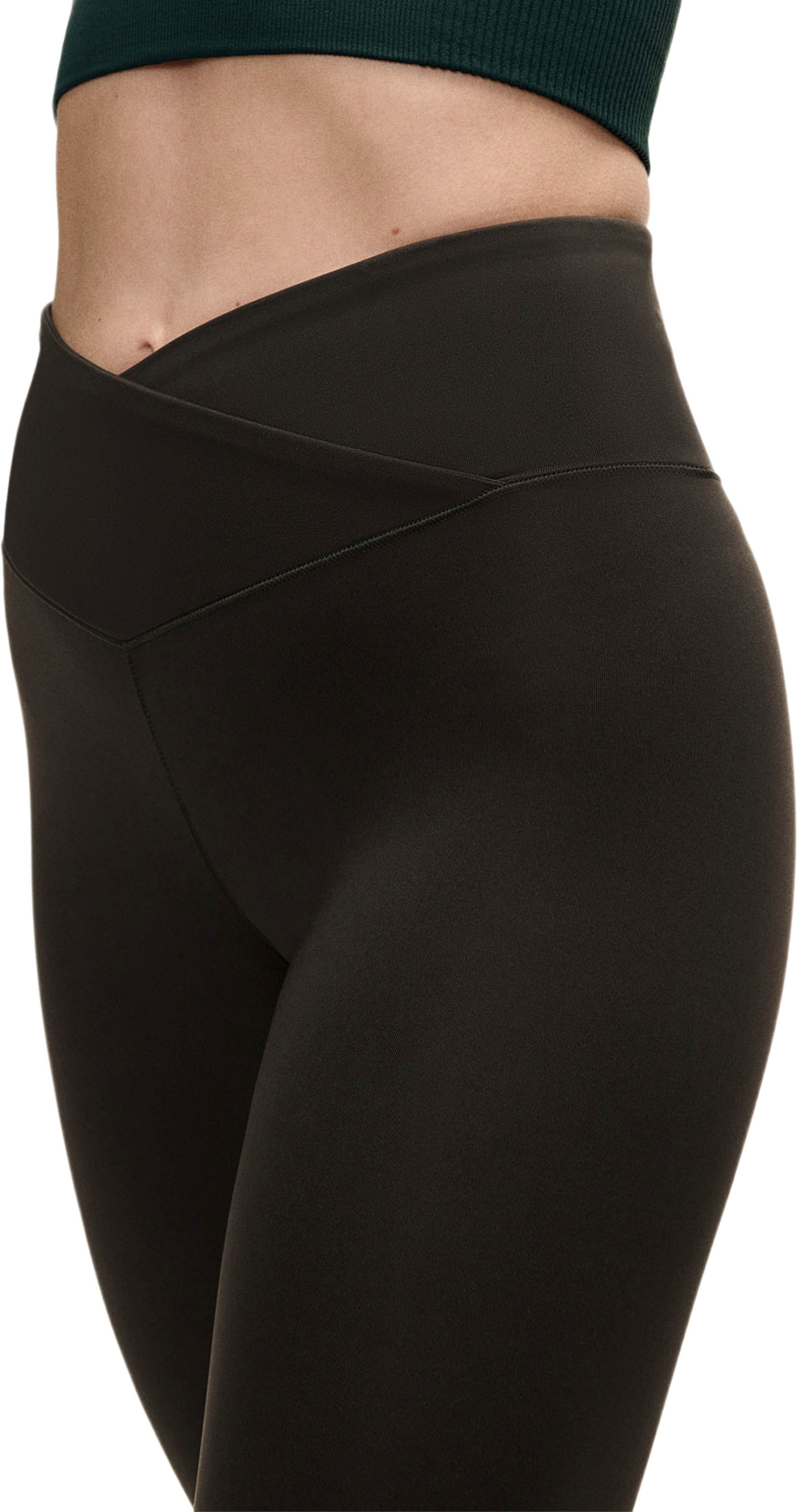 Overlap High Waist Tights, från Casall, i färgen Black. Klicka för att öppna bilden i stort format