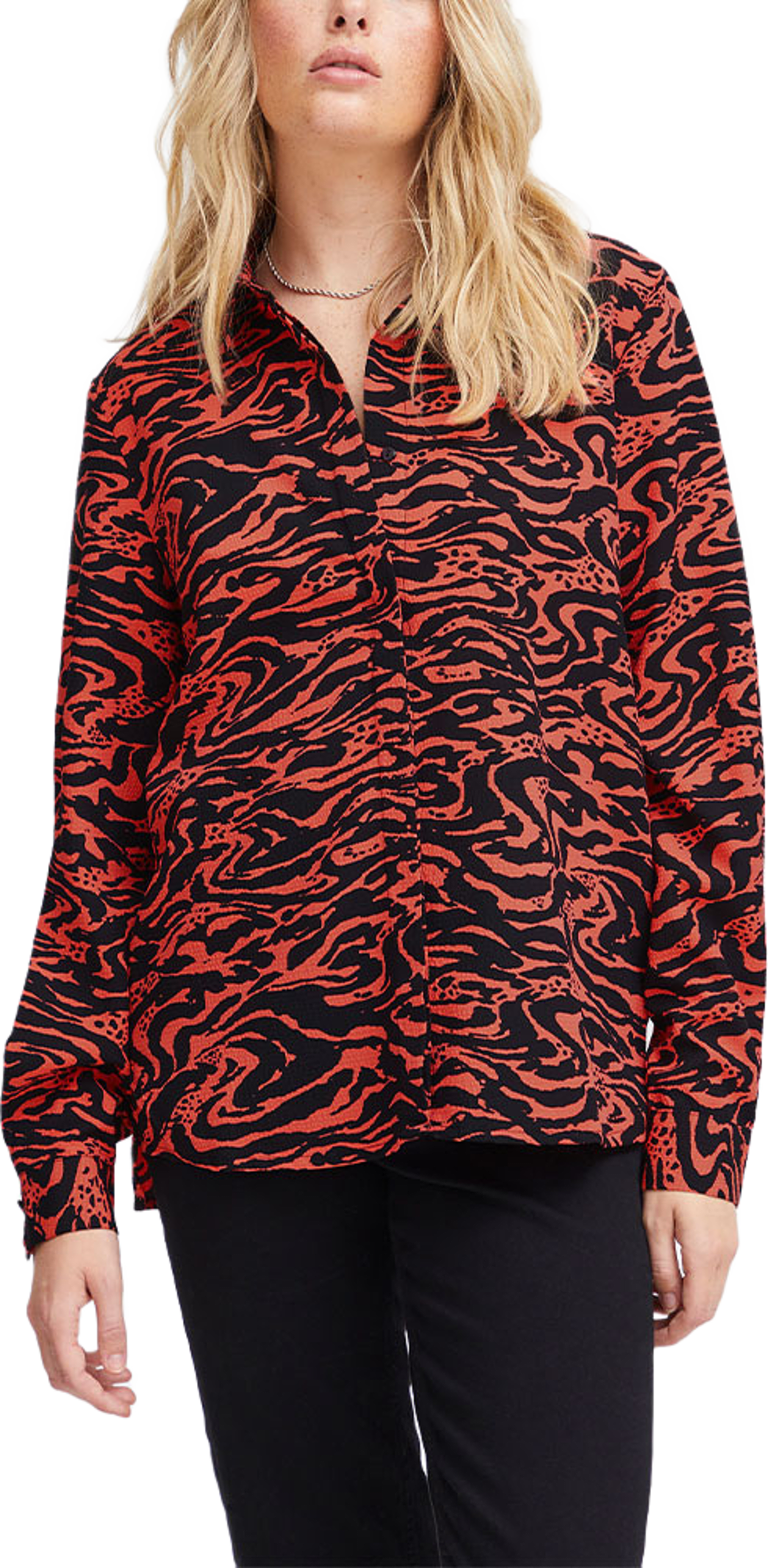 IHFANORA Shirt, från ICHI, i färgen Hot Coral Wavy Animal Aop. Klicka för att öppna bilden i stort format