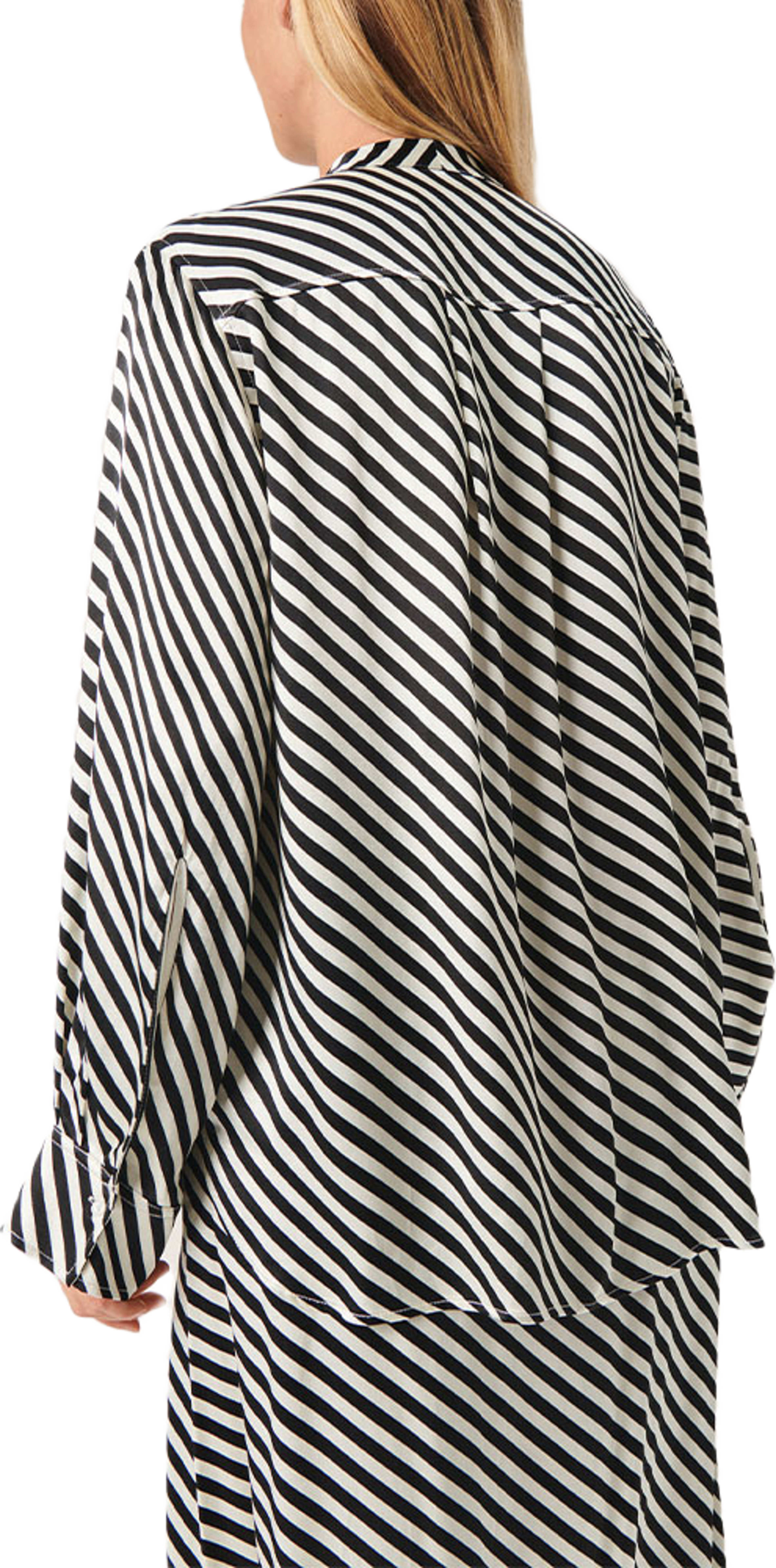 SLSoho Blouse, från Soaked In Luxury, i färgen Black & White Diagonal Stripe. Klicka för att öppna bilden i stort format
