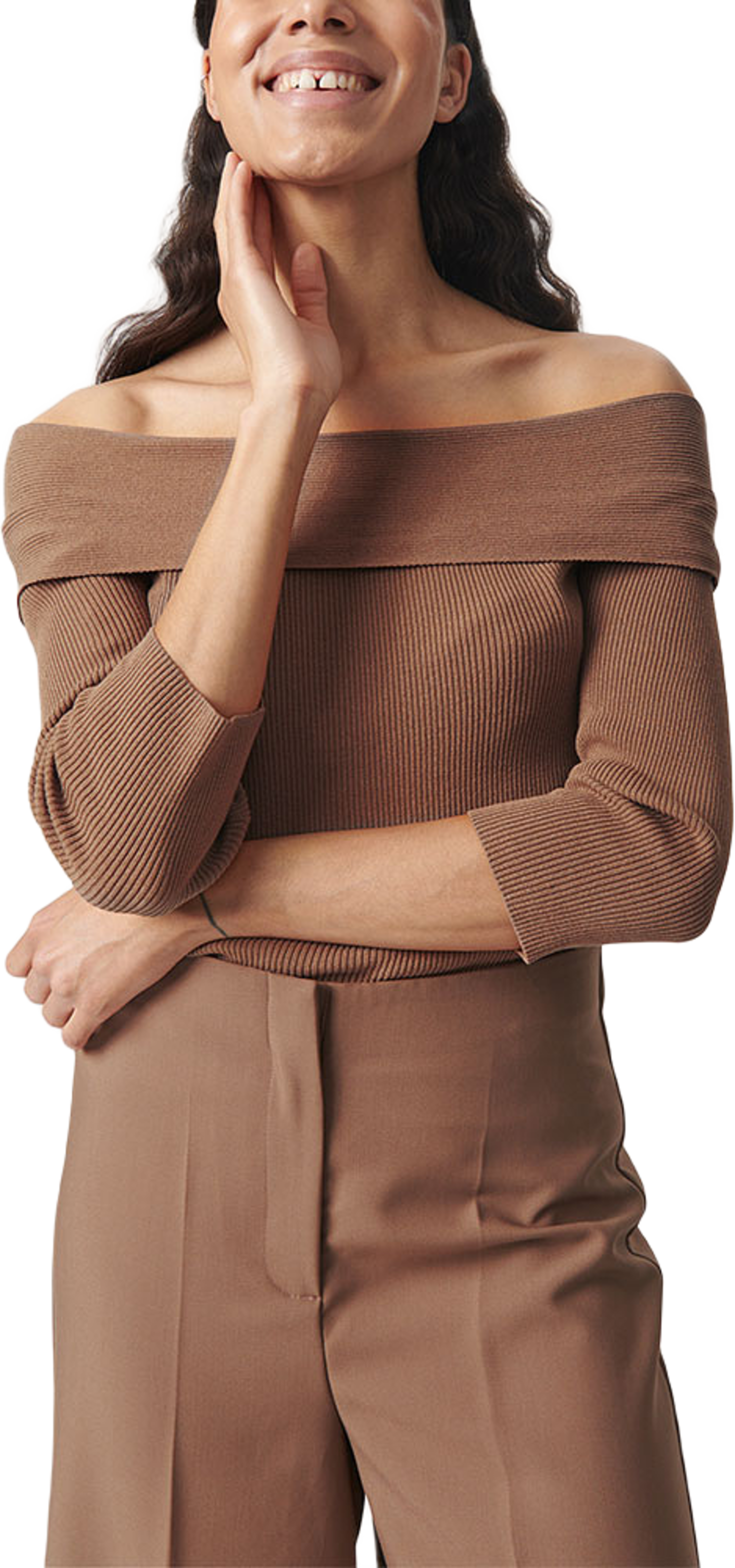 SLIndianna Offshoulder Pullover, från Soaked In Luxury, i färgen Walnut. Klicka för att öppna bilden i stort format