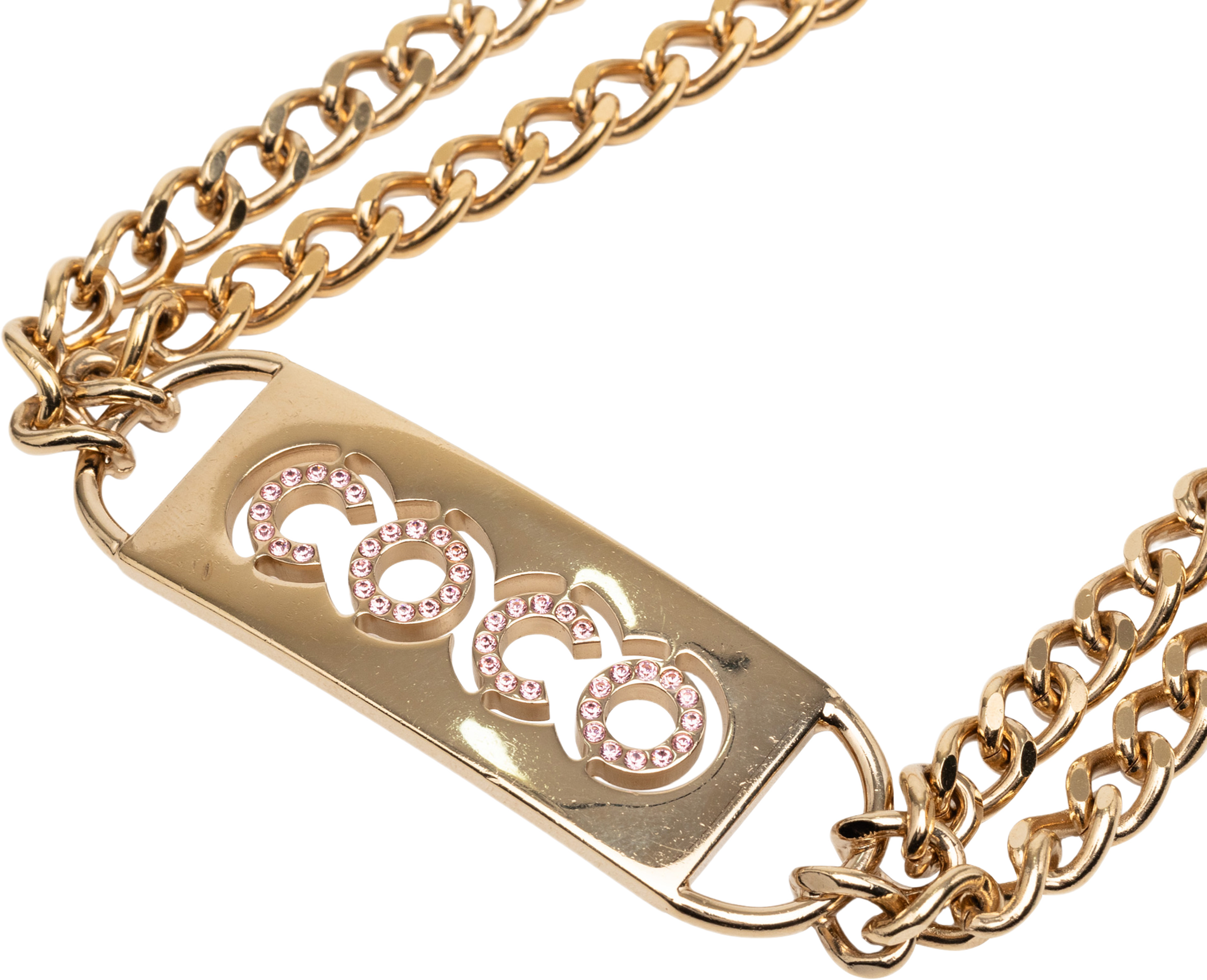 Chanel Gold Plated Strass Coco Plaque Double Chain Belt, från Luxclusif, i färgen guld. Klicka för att öppna bilden i stort format