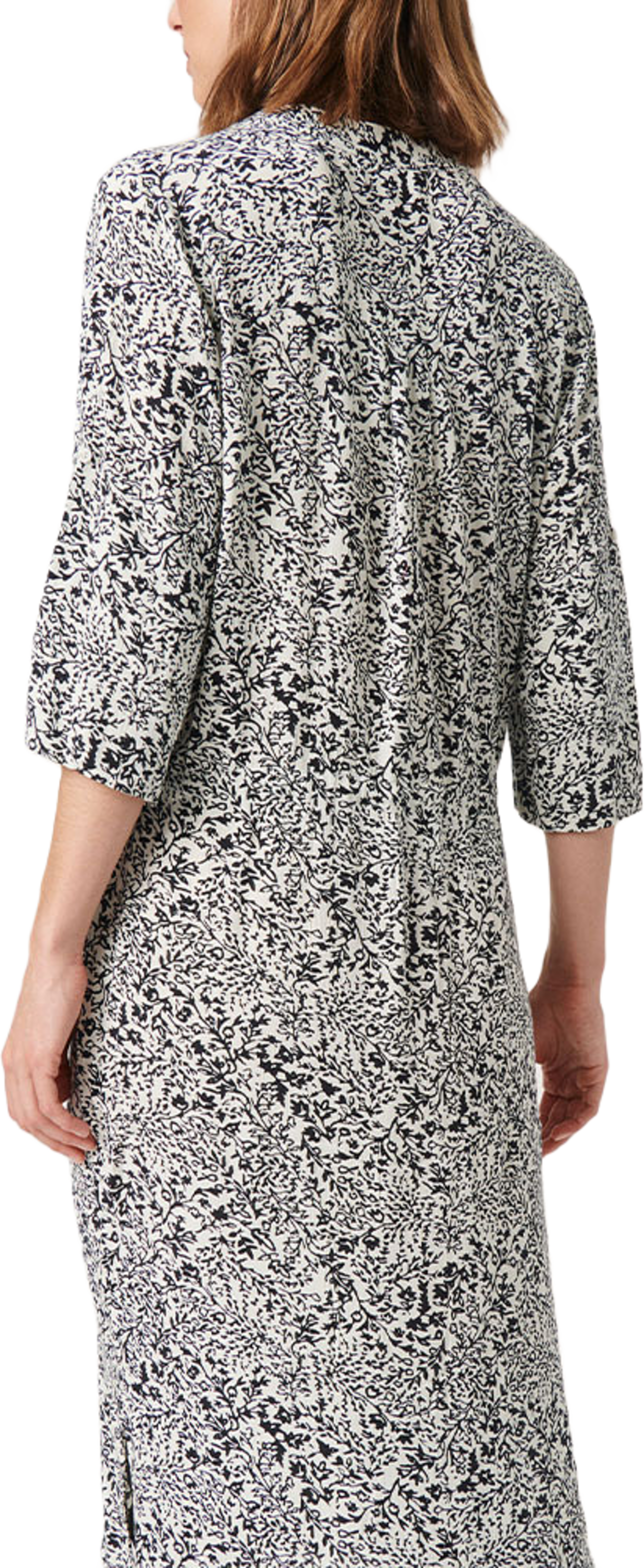 Klänning, Zaya, från Soaked In Luxury, i färgen Black And White Ditsy Print. Klicka för att öppna bilden i stort format