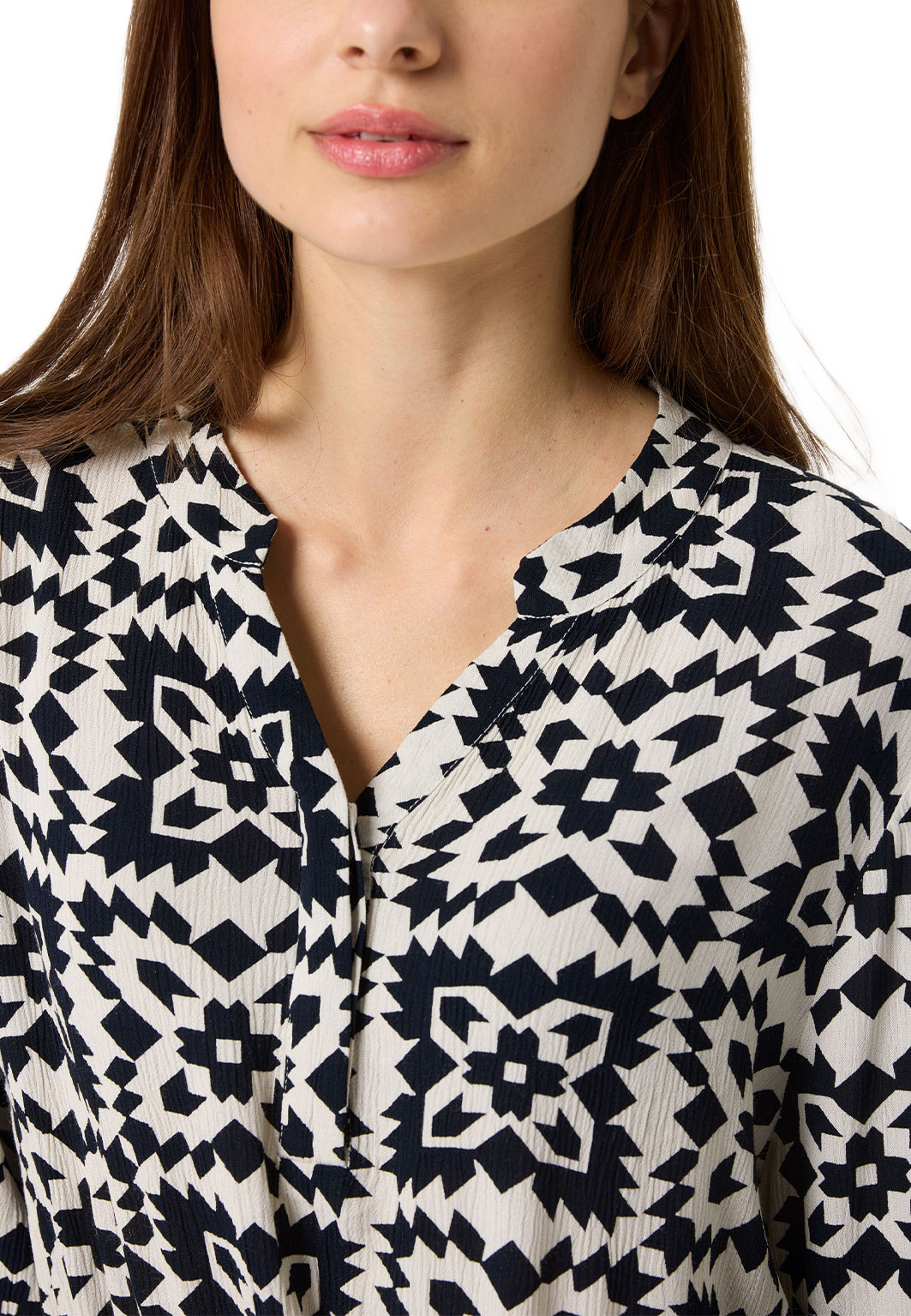 Klänning, Zaya, från Soaked In Luxury, i färgen White And Navy Folklore. Klicka för att öppna bilden i stort format