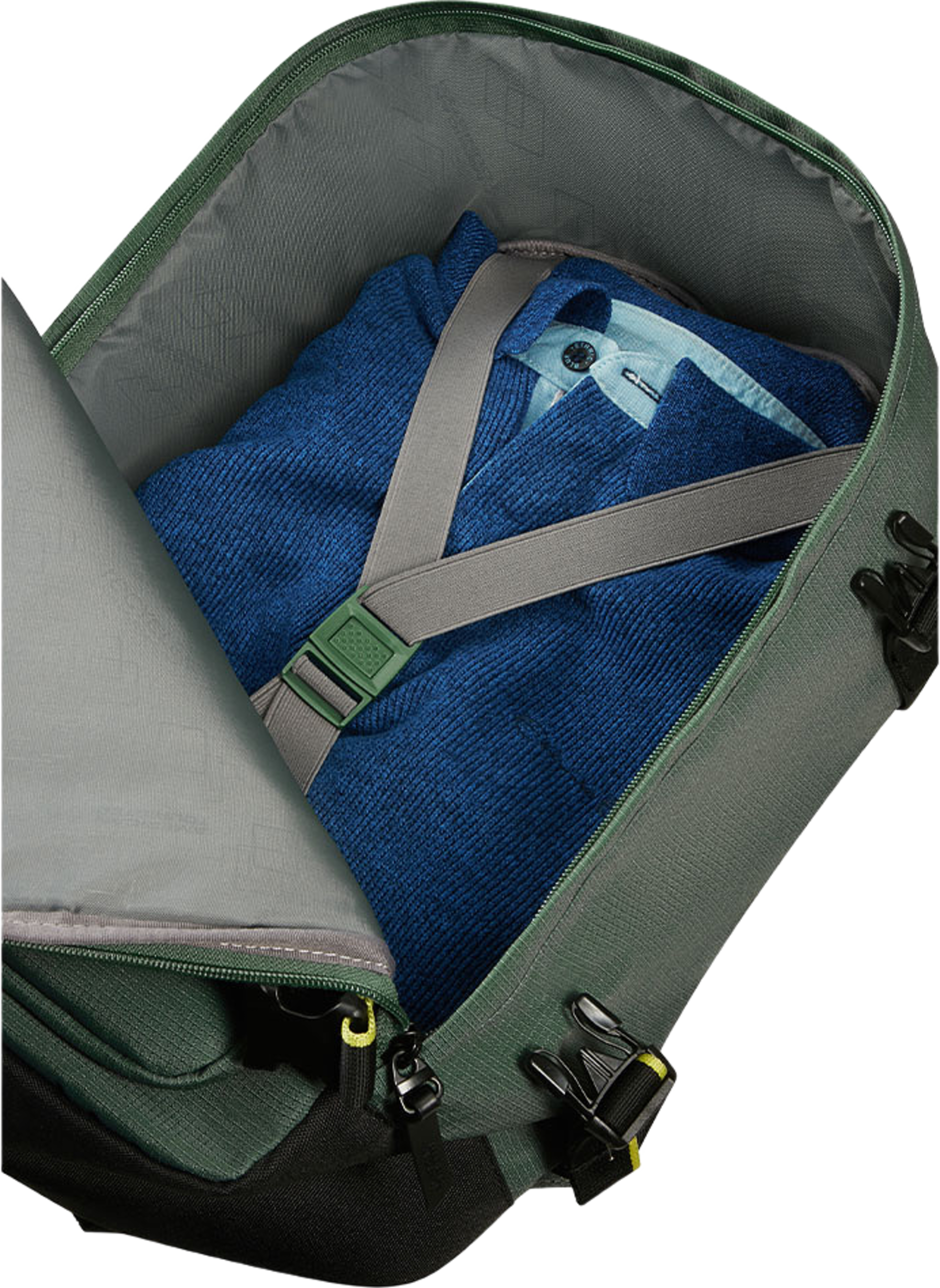 Ryggsäck godkänd kabinväska för Ryan Air, från American Tourister, i färgen Dark Forest. Klicka för att öppna bilden i stort format