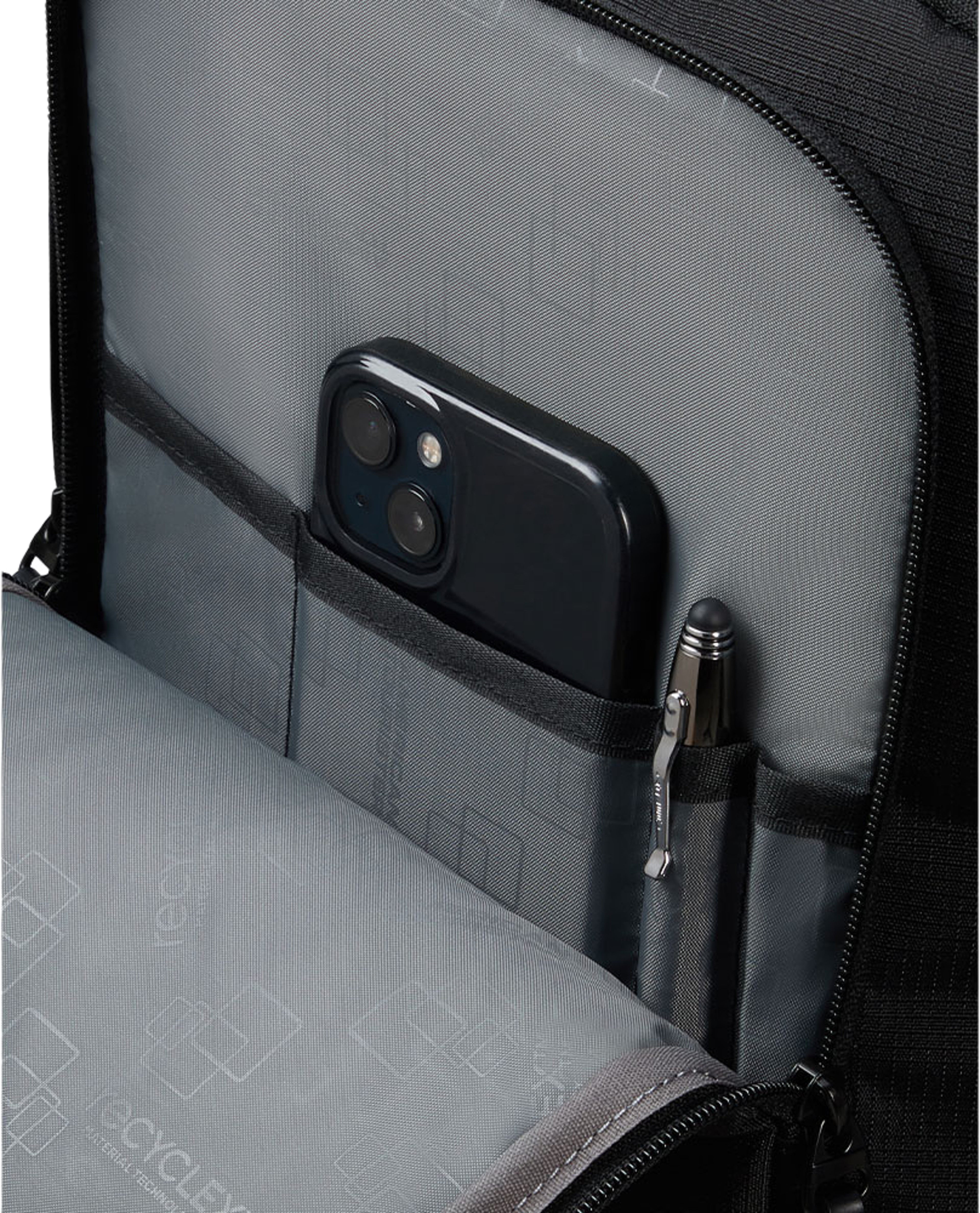 Ryggsäck godkänd kabinväska för Ryan Air, från American Tourister, i färgen Black. Klicka för att öppna bilden i stort format