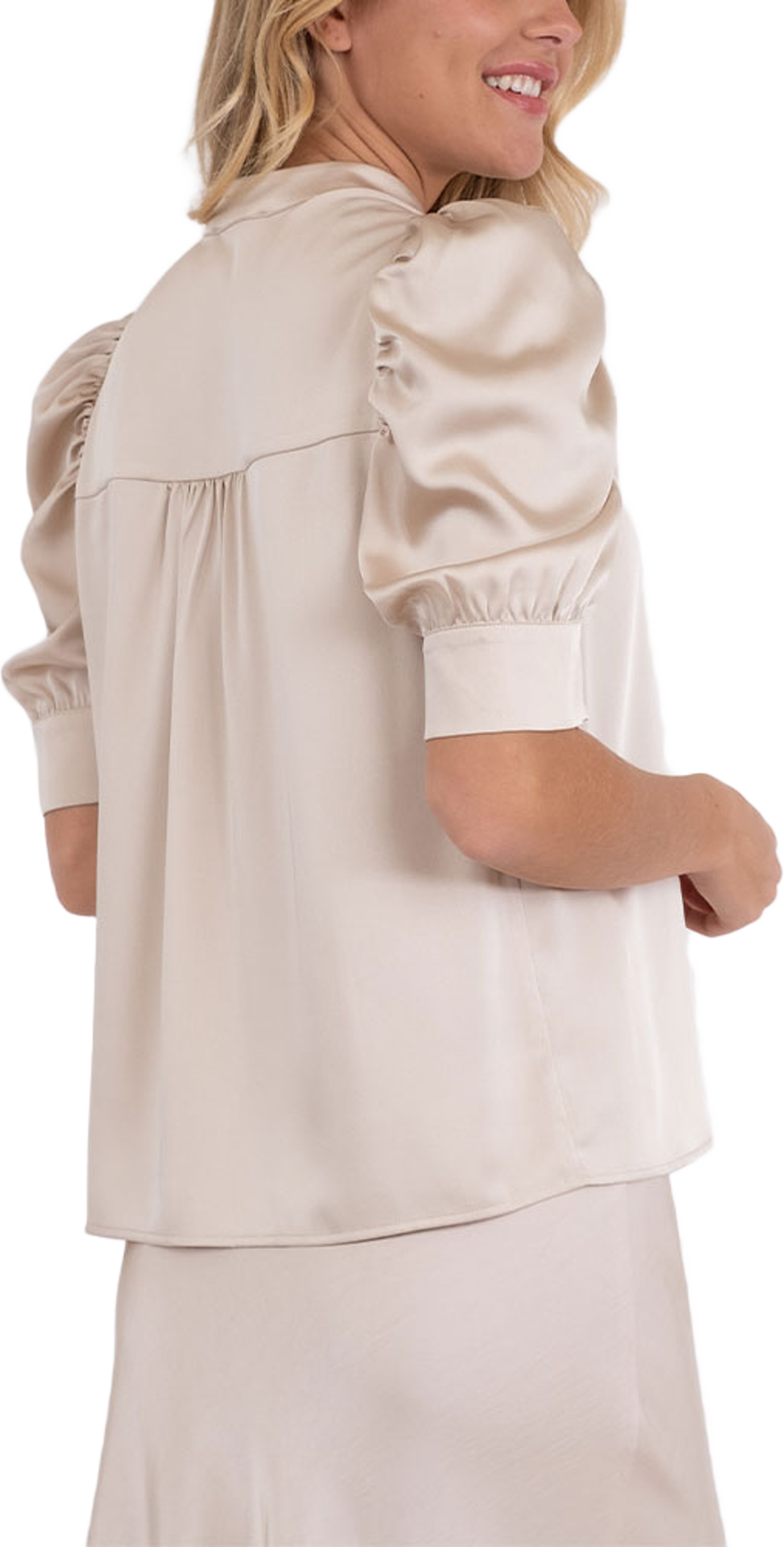 Roella Heavy Sateen Blouse, från Neo Noir, i färgen Champagne. Klicka för att öppna bilden i stort format