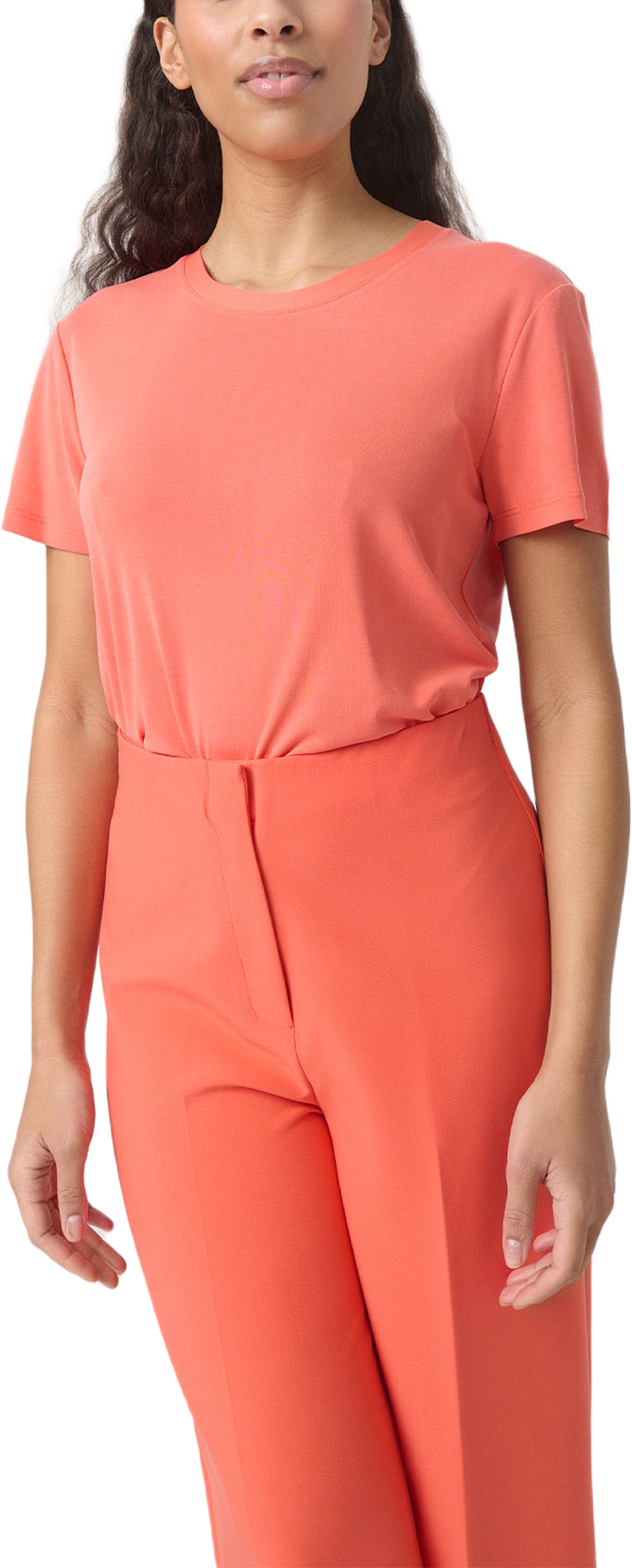 SLColumbine Crew-Neck T-Shirt, från Soaked In Luxury, i färgen Hot Coral. Klicka för att öppna bilden i stort format