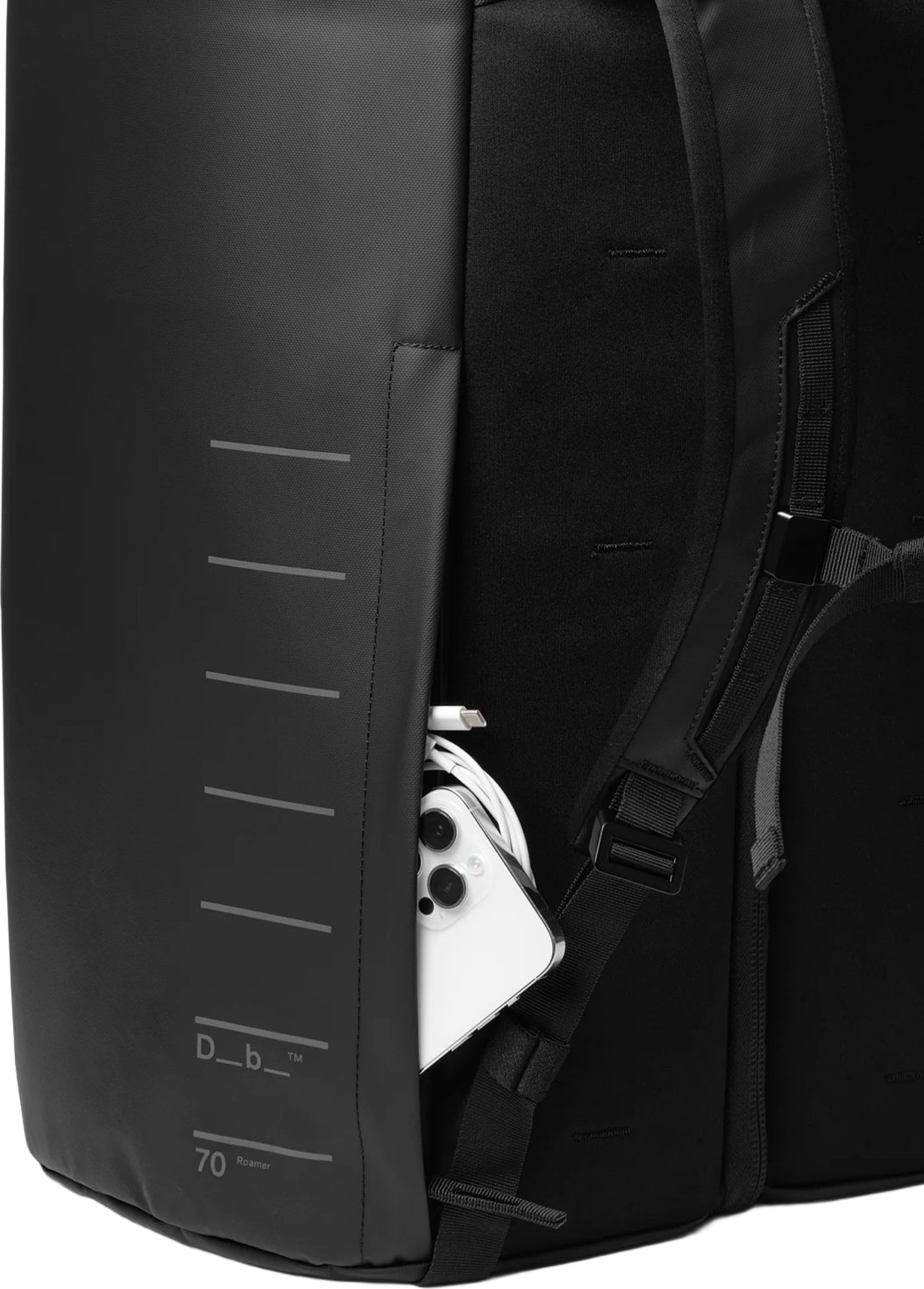 Roamer Pro Split Duffel 70L, från DB, i färgen Black Out. Klicka för att öppna bilden i stort format