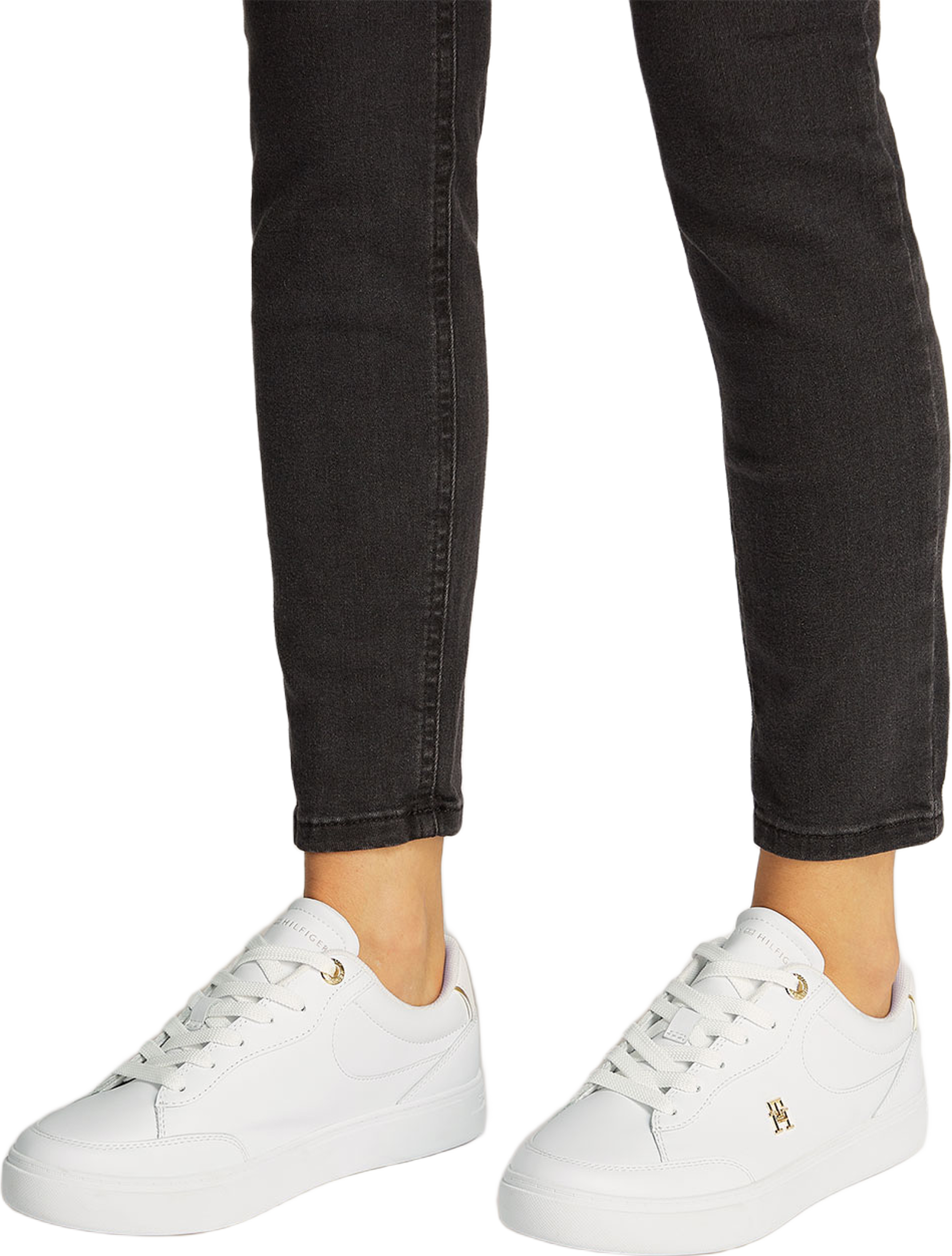 Essential Chic Court Sneaker