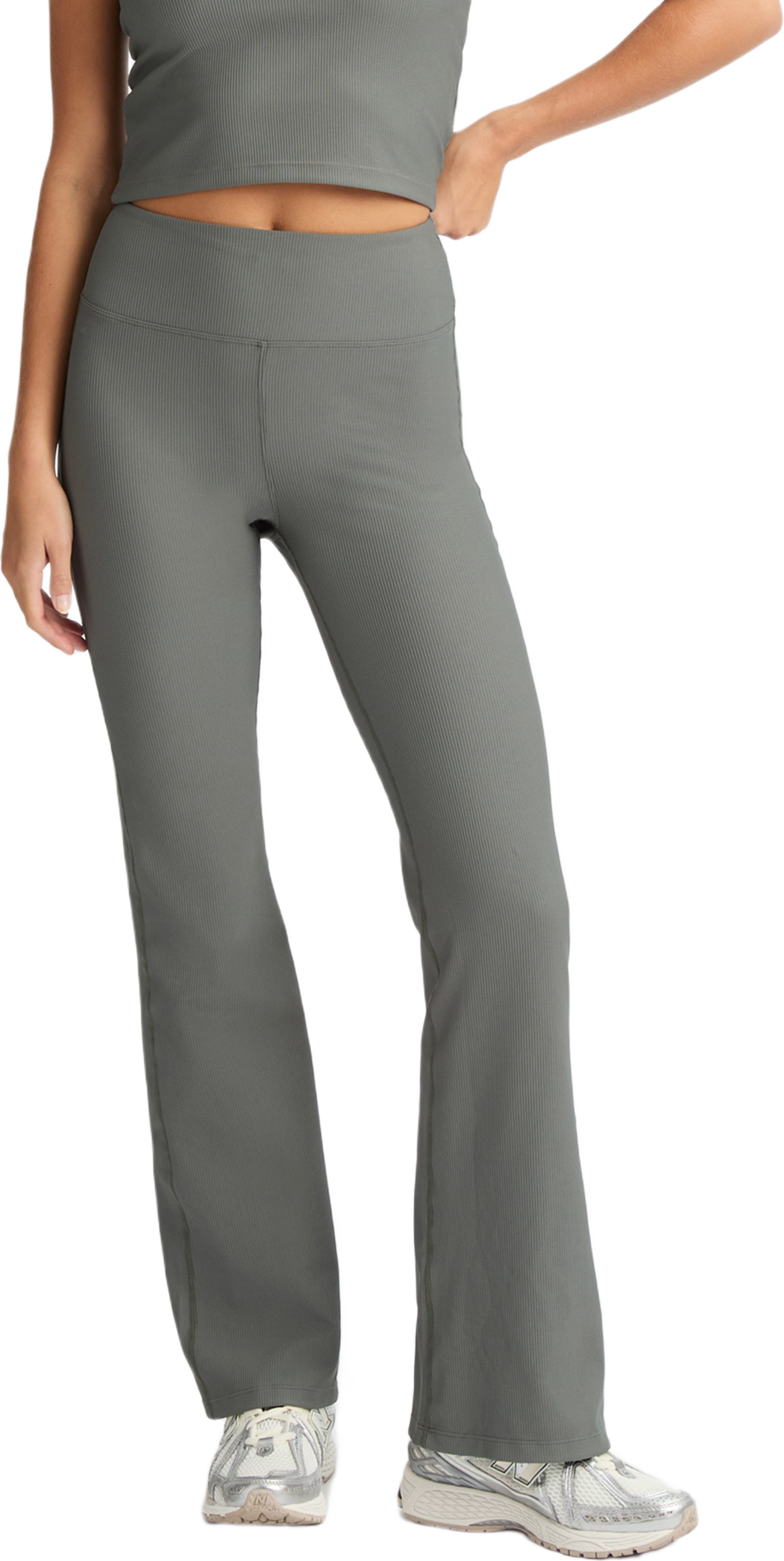 Ribbed R Flare HW Tight, från Röhnisch, i färgen Gunmetal.