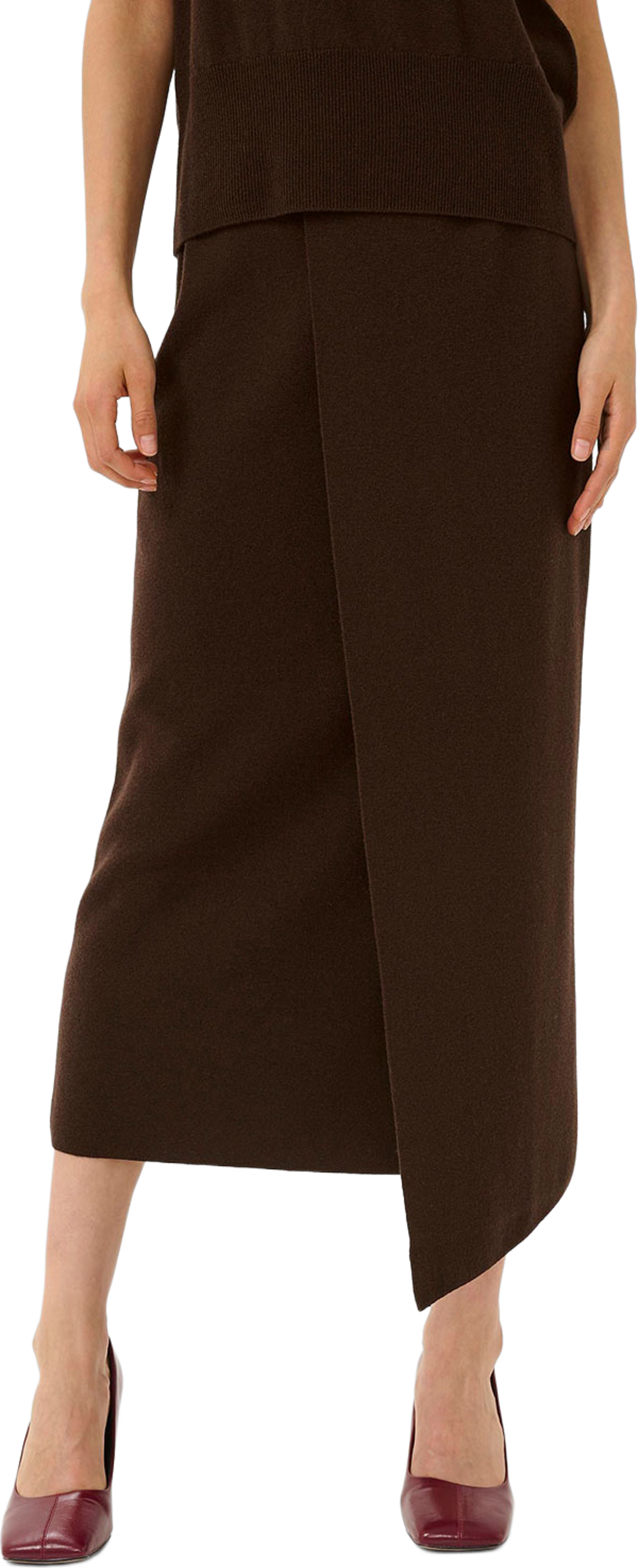 GZmanzi Skirt, från Gestuz, i färgen Deep Burnt Brown.