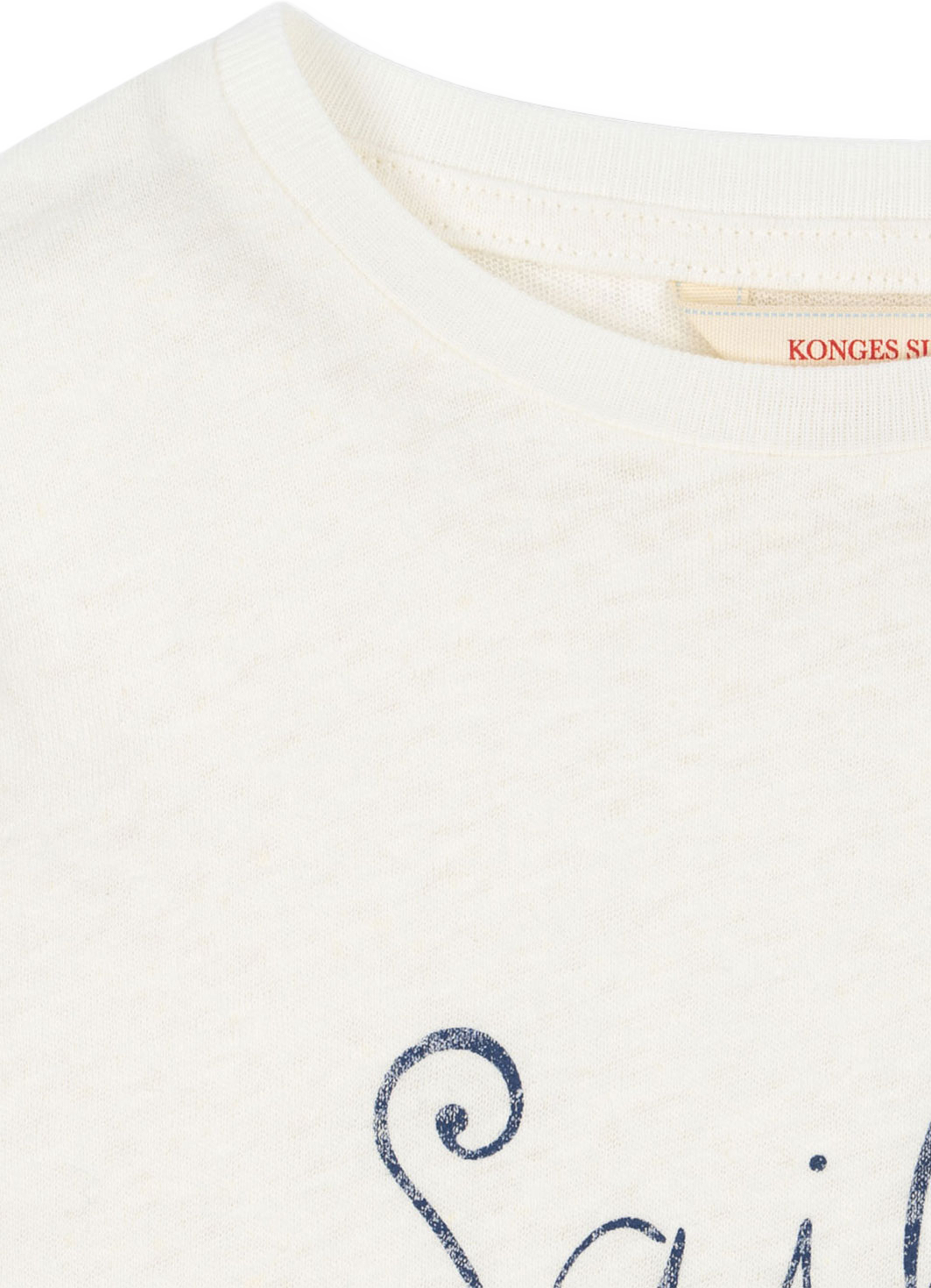 ERA TEE, från Konges Sløjd, i färgen Off White/Sailor. Klicka för att öppna bilden i stort format