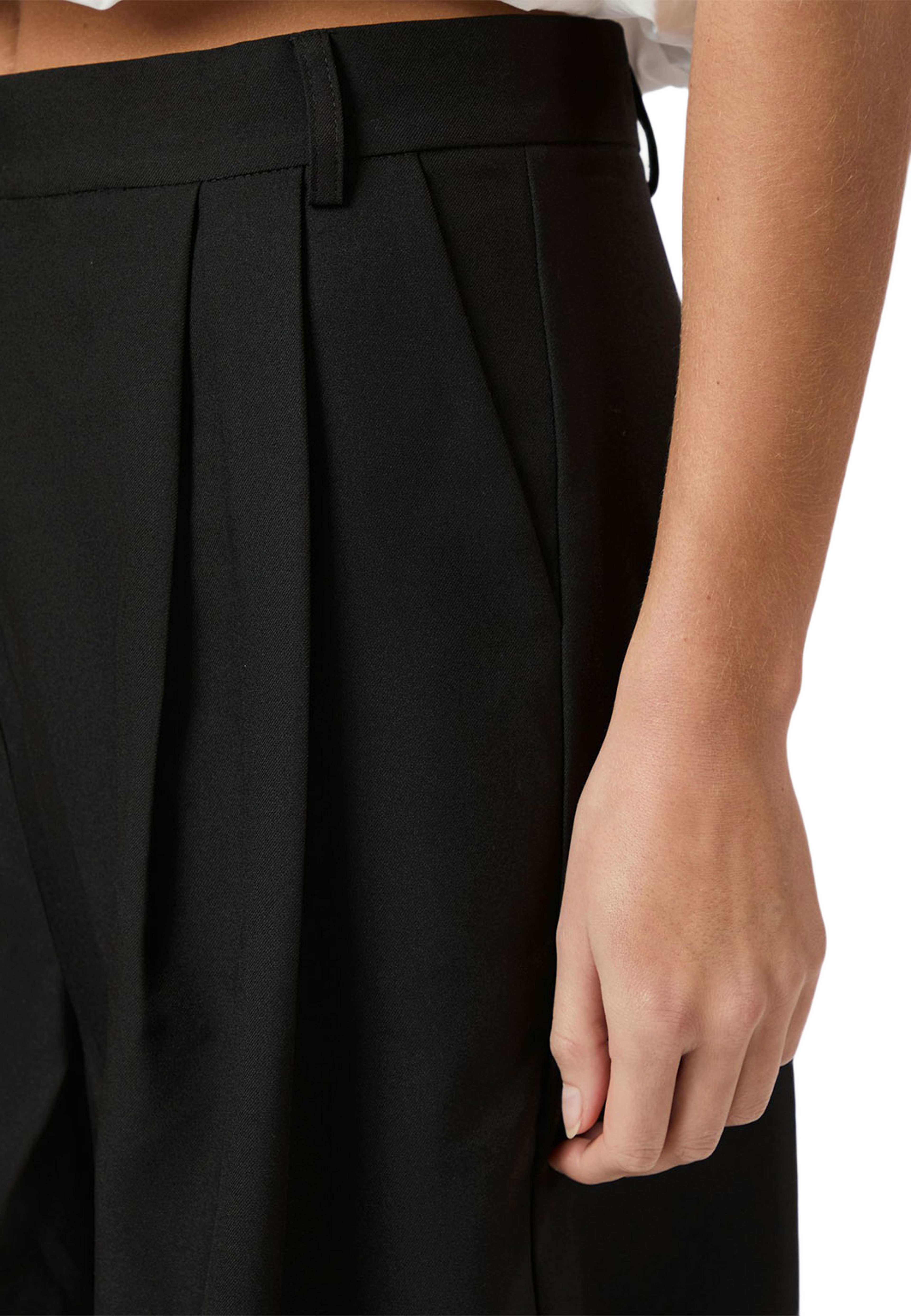 Nika Bermuda Shorts
