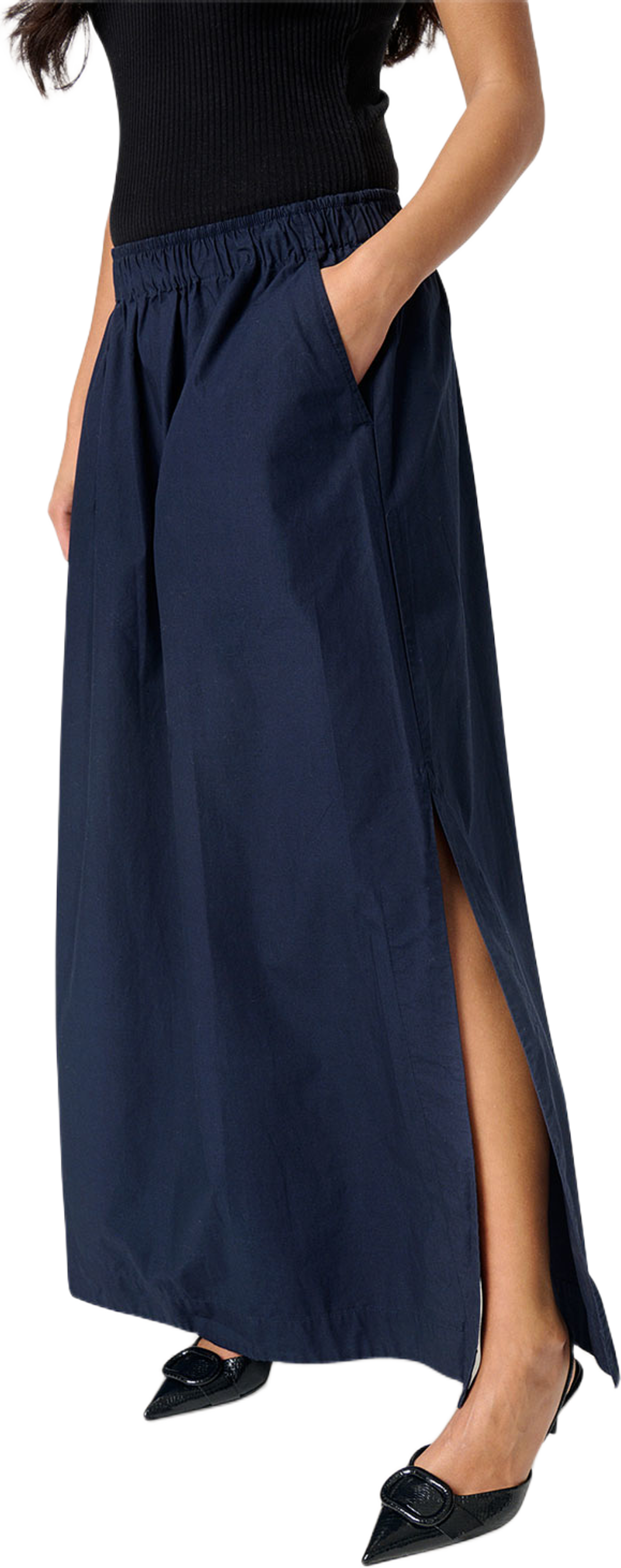 Oleane Maja Maxi Skirt, från Soaked In Luxury, i färgen Night Sky. Klicka för att öppna bilden i stort format