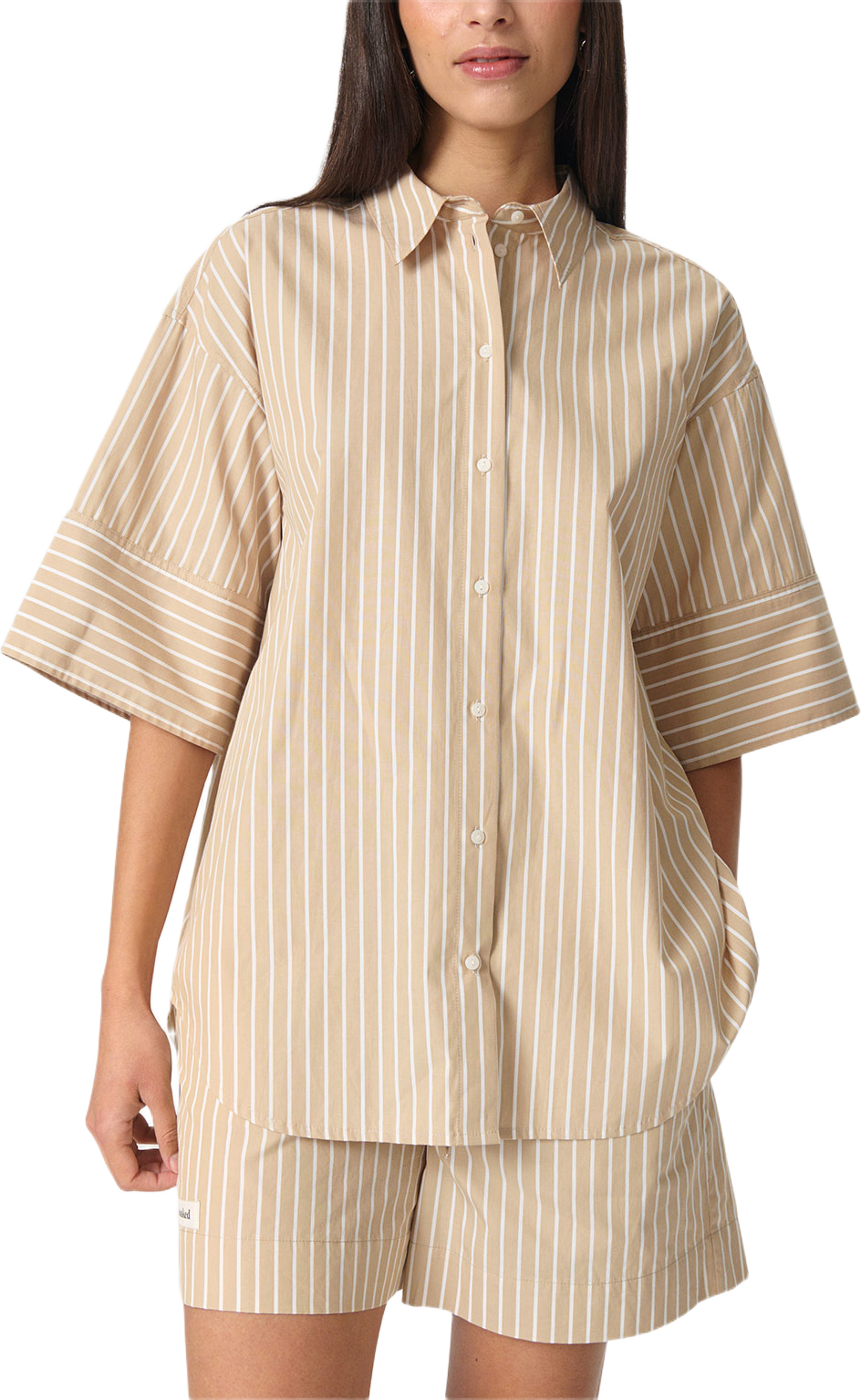 Kaily Shirt SS, från Soaked In Luxury, i färgen Travertine Stripes. Klicka för att öppna bilden i stort format