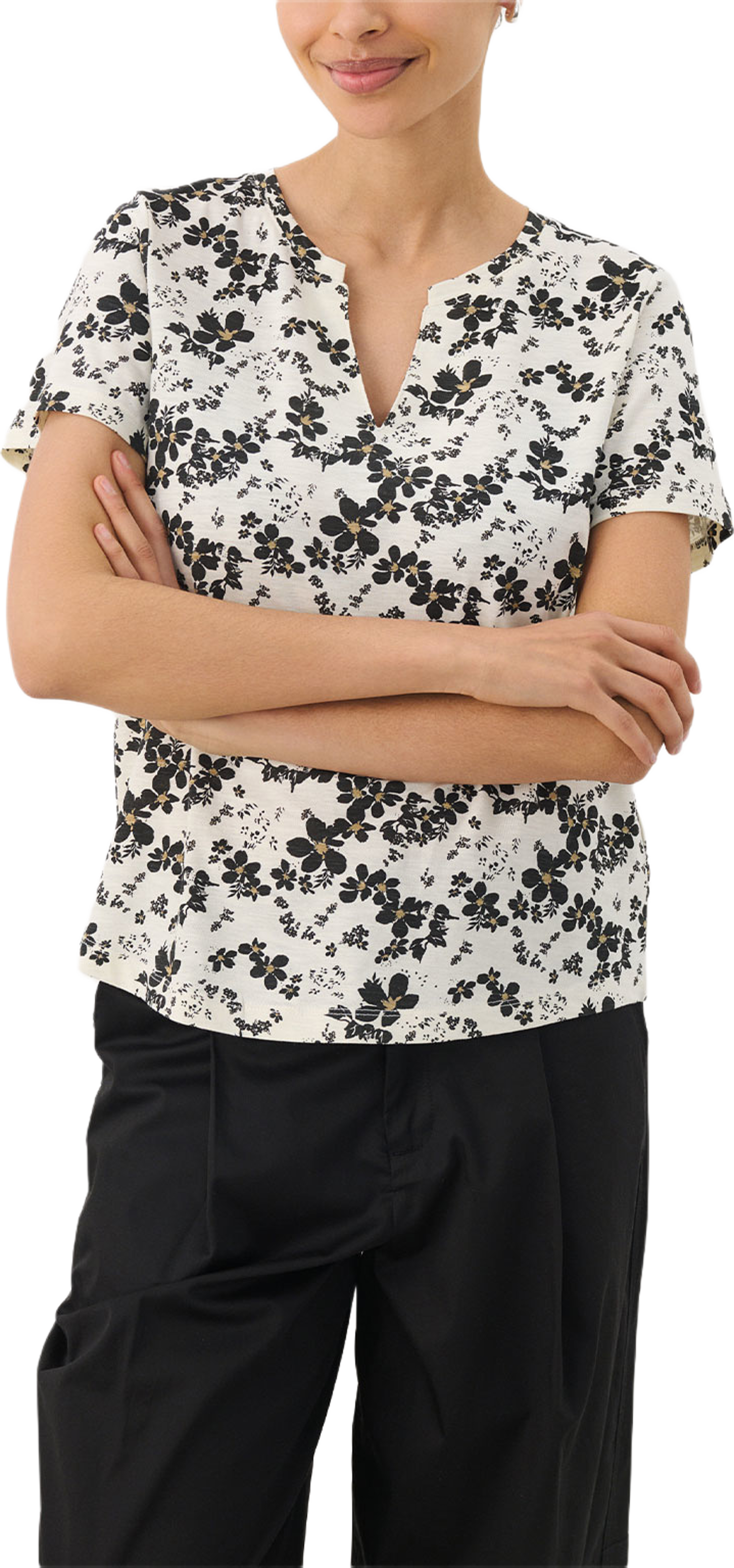 GesinasPW T-shirt, från Part Two, i färgen Black Contrast Flower Print. Klicka för att öppna bilden i stort format