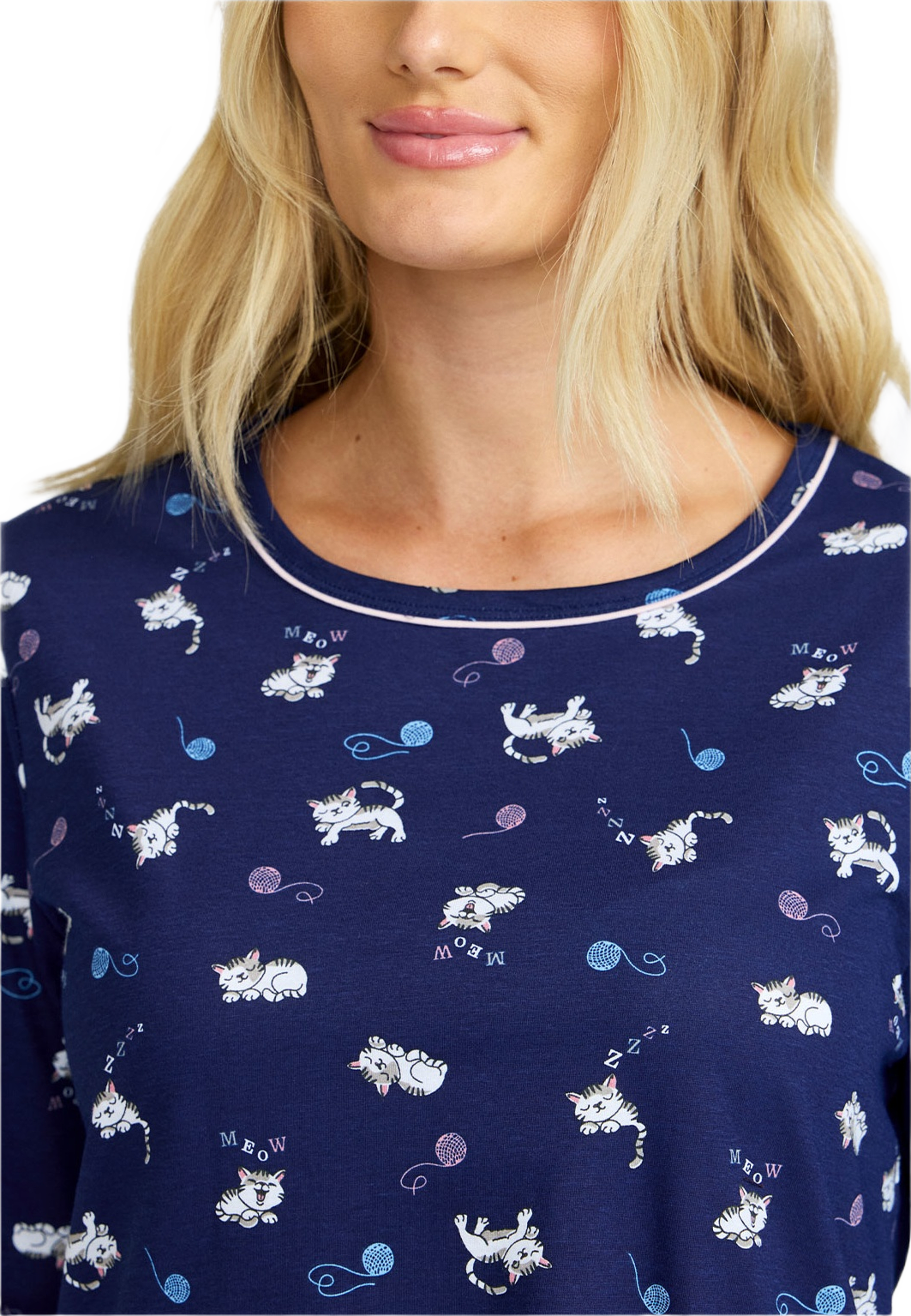 Nattlinne, från Damella, i färgen Navy.