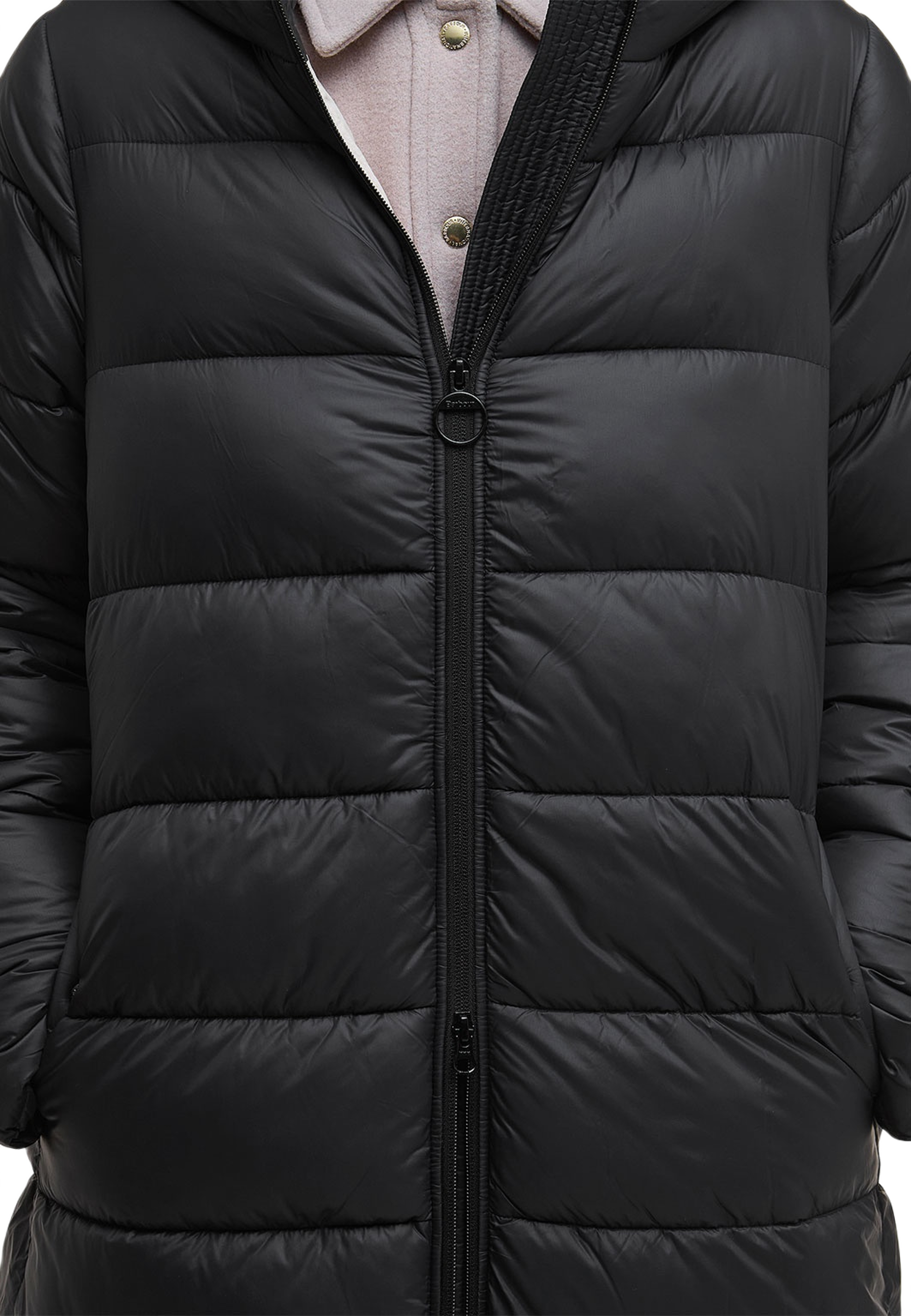 B.Intl Olivios Longline Puffer Jacket, från Barbour, i färgen Black.