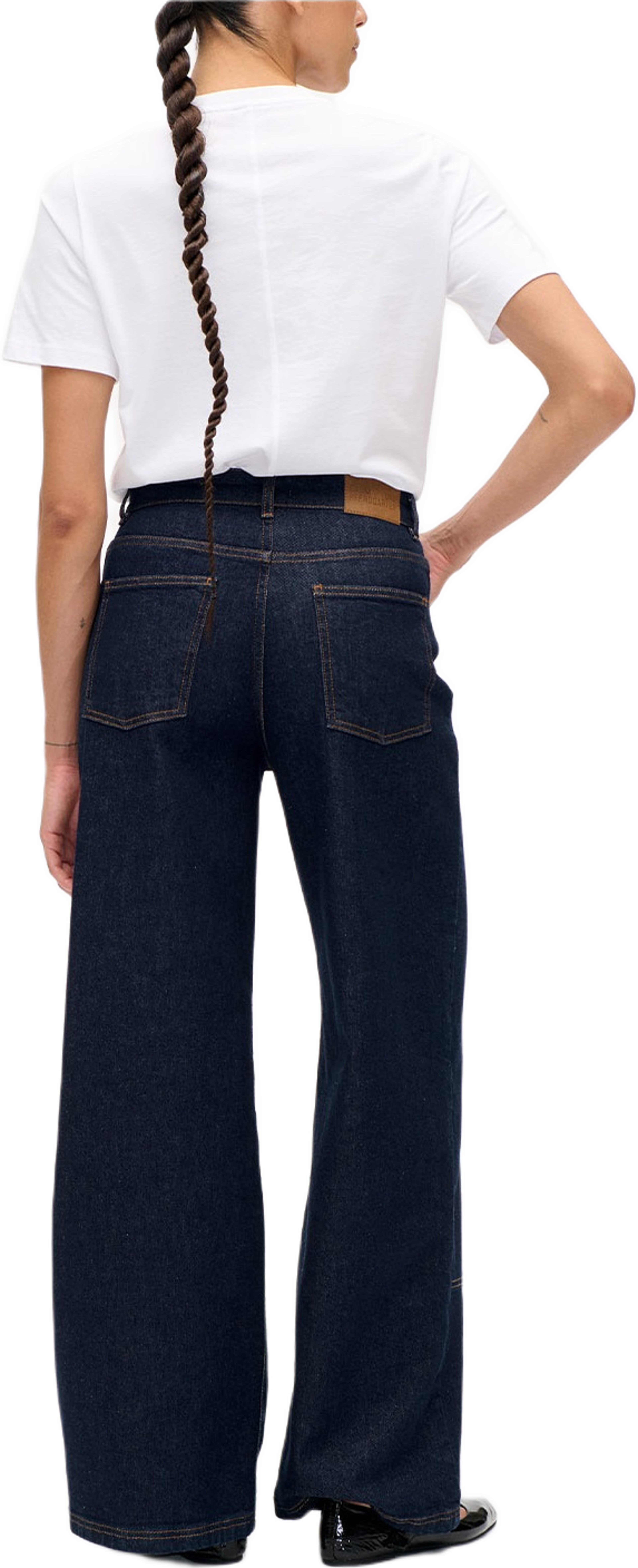 NAMRA  Heavyweight jeans, från Baum und Pferdgarten, i färgen Dark Denim Wash.