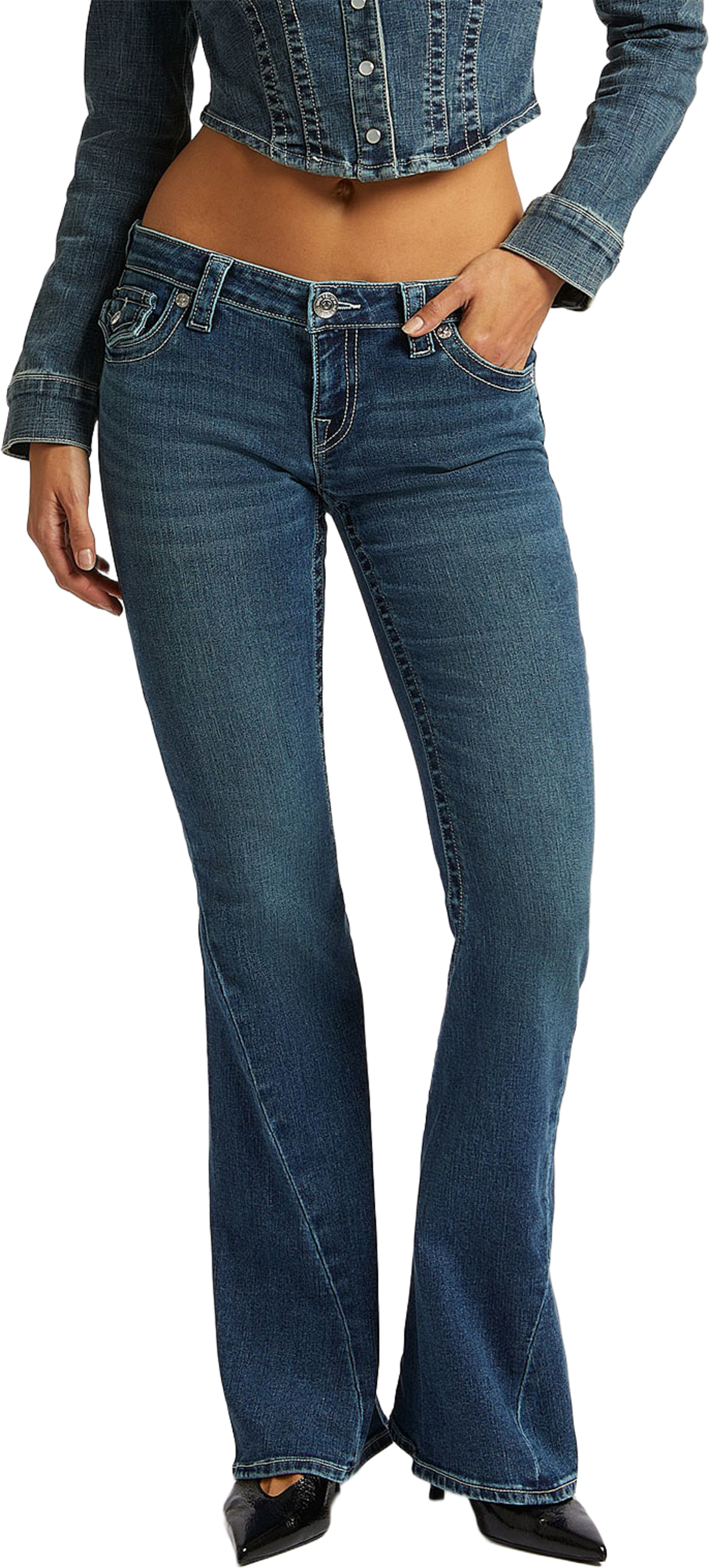 Jeans Joey Low Rise Flap Jeans, från True Religion, i färgen Dark Wash. Klicka för att öppna bilden i stort format
