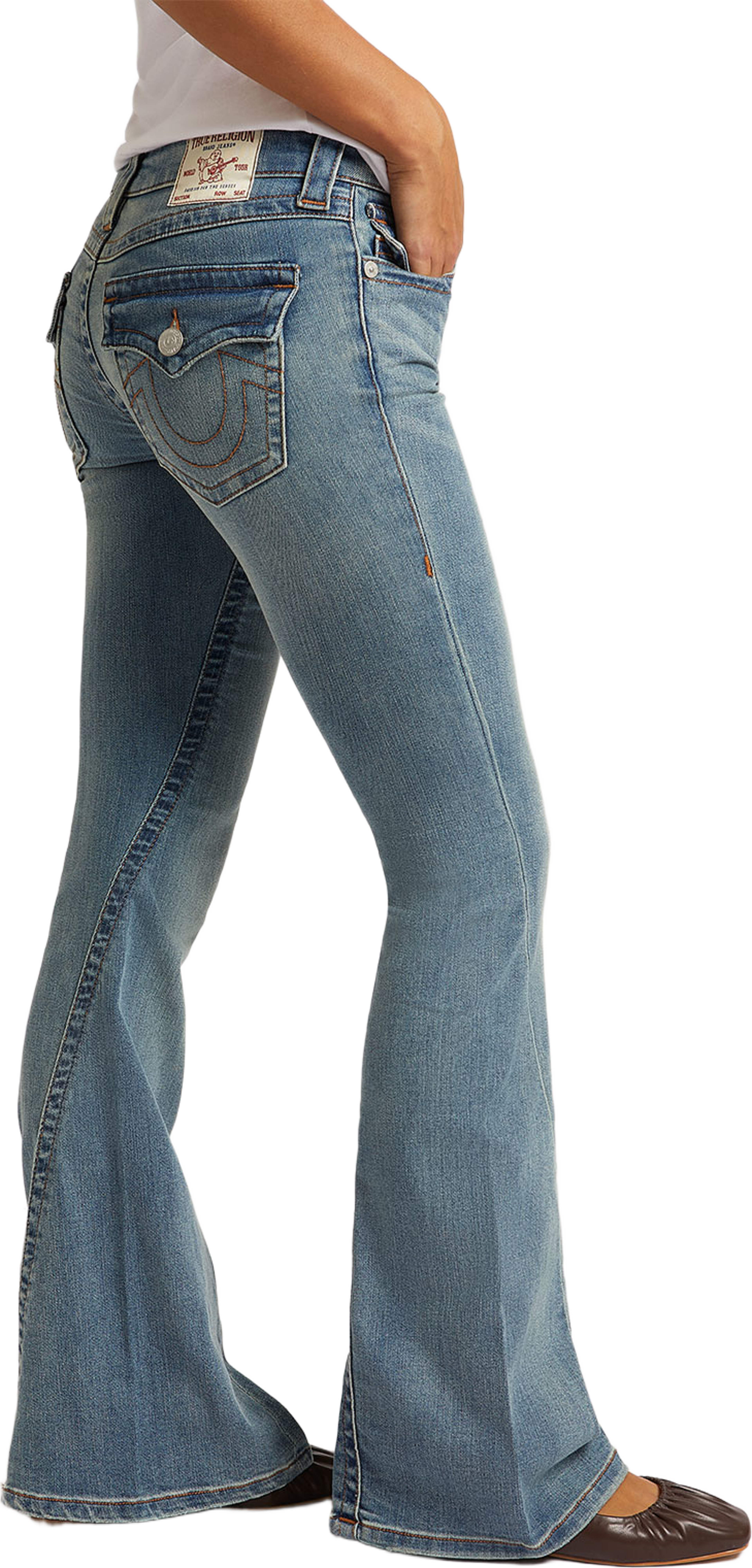Joey Low Rise Flare Jeans, från True Religion, i färgen Penelope. Klicka för att öppna bilden i stort format