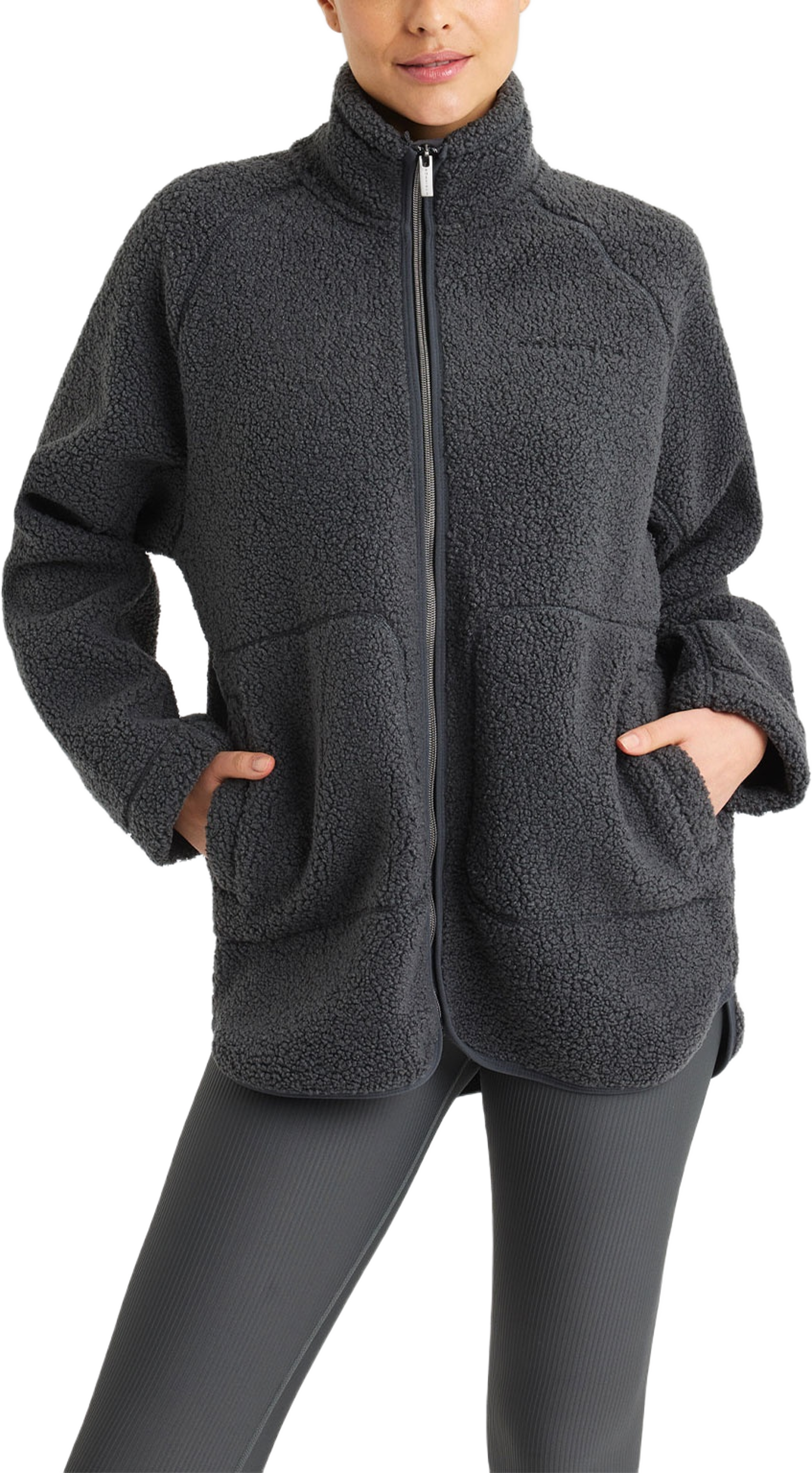 Cloud Pile Jacket, från Röhnisch, i färgen Phantom.