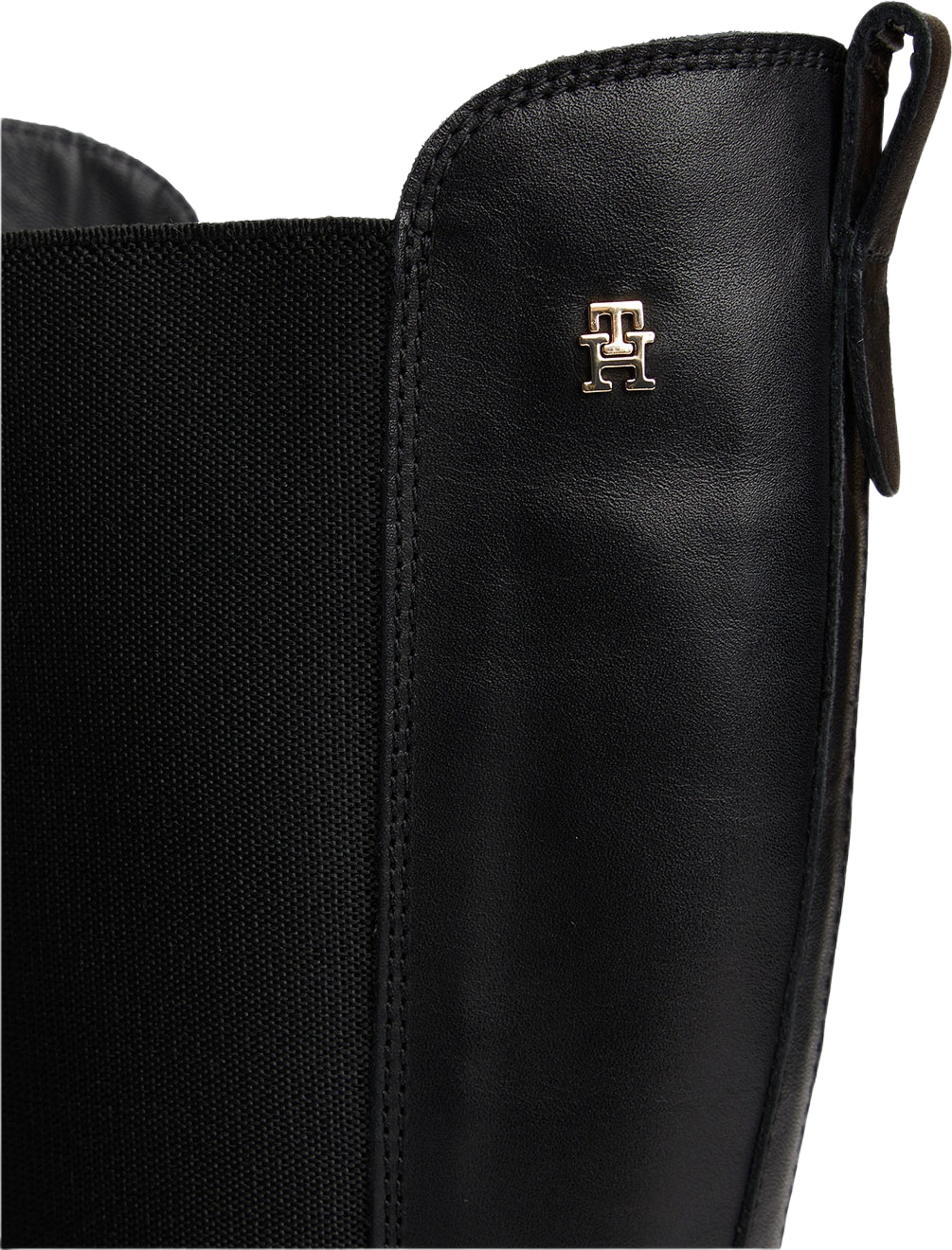 Leather Cleat Knee-High Chelsea Boots, från Tommy Hilfiger, i färgen Black. Klicka för att öppna bilden i stort format