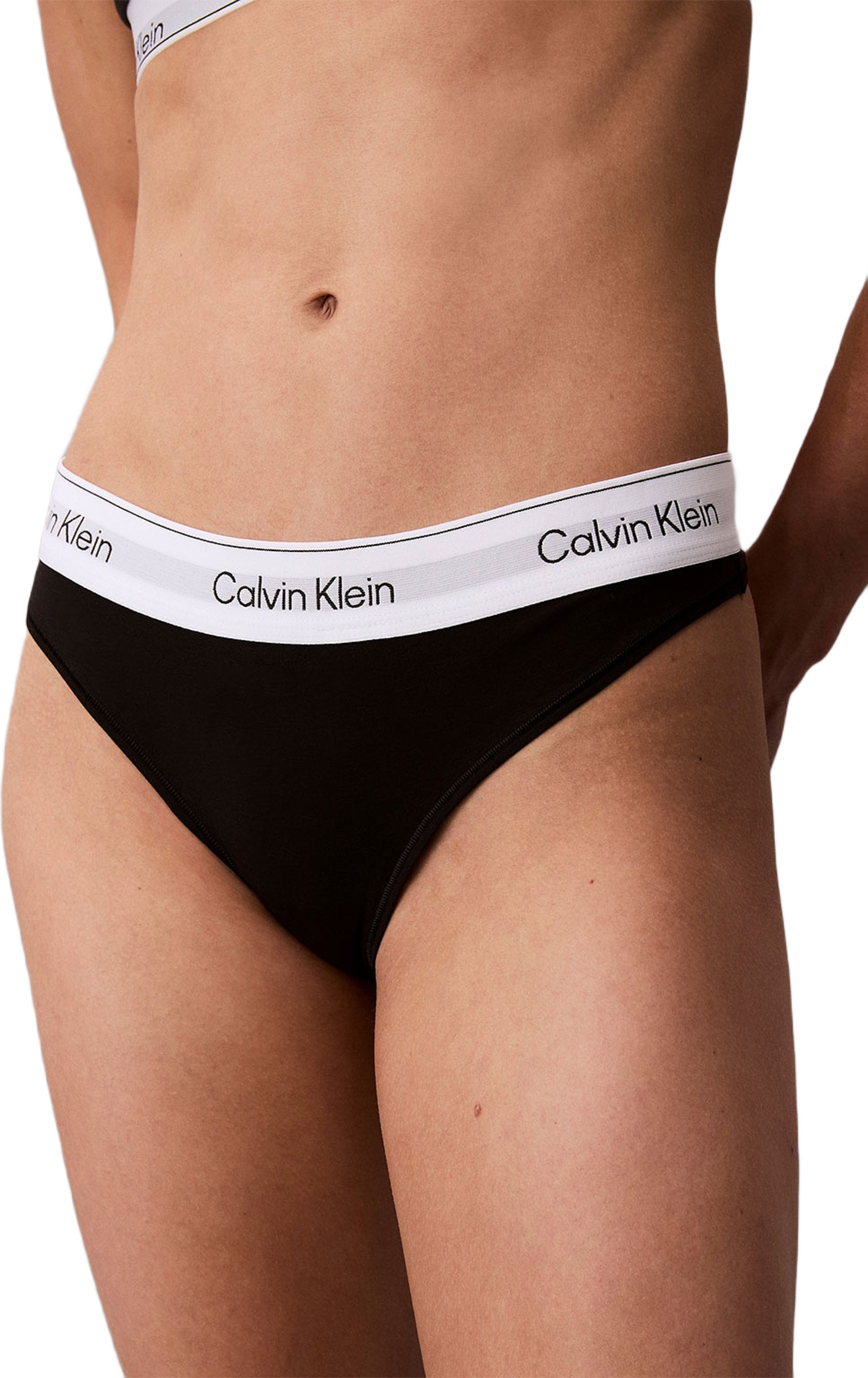 Trosa i String modell i skön Bomull & modal blandning, från Calvin Klein, i färgen Black.