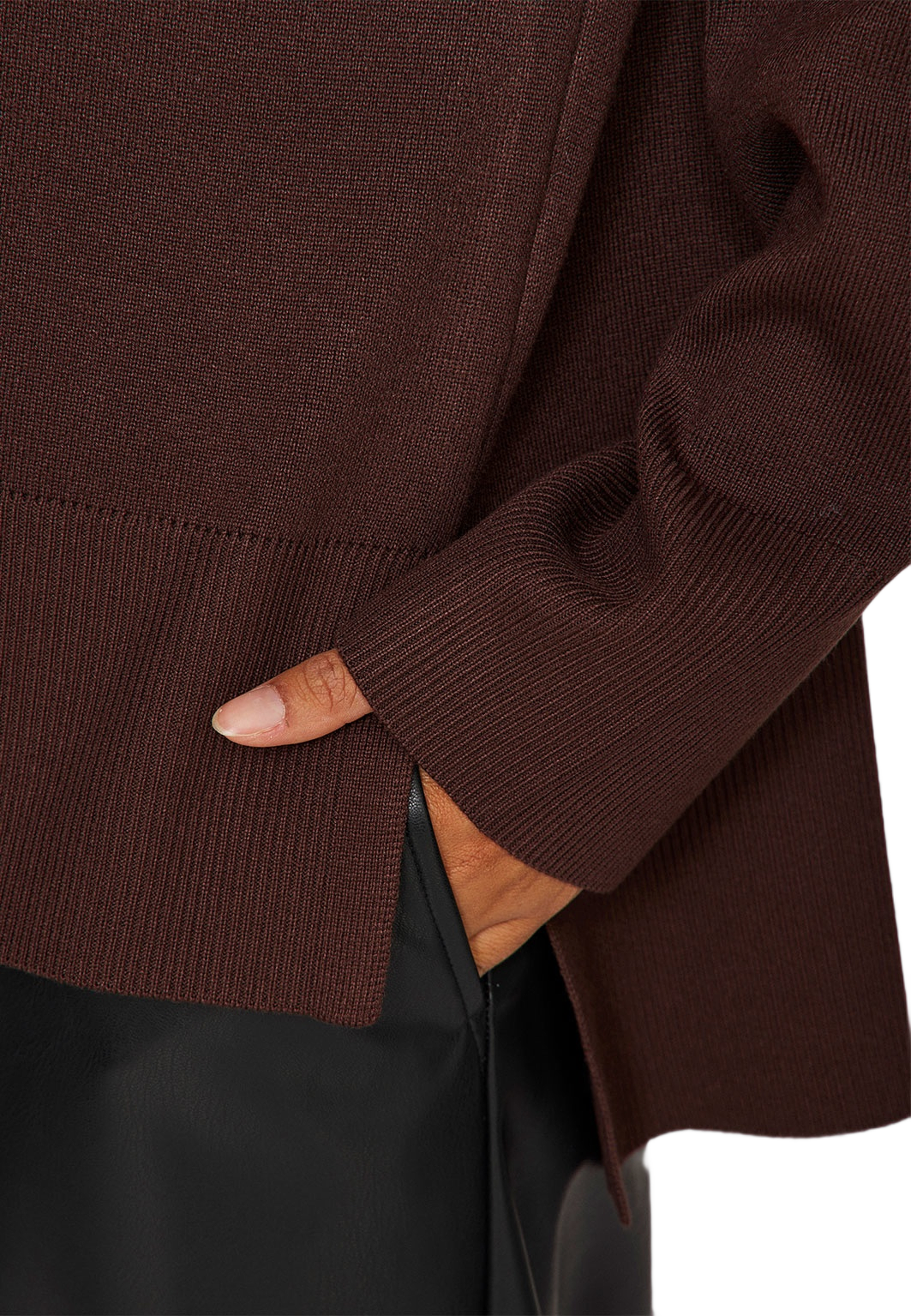 Viostria Rollneck Knit Top, från Vila, i färgen Coffee Bean.