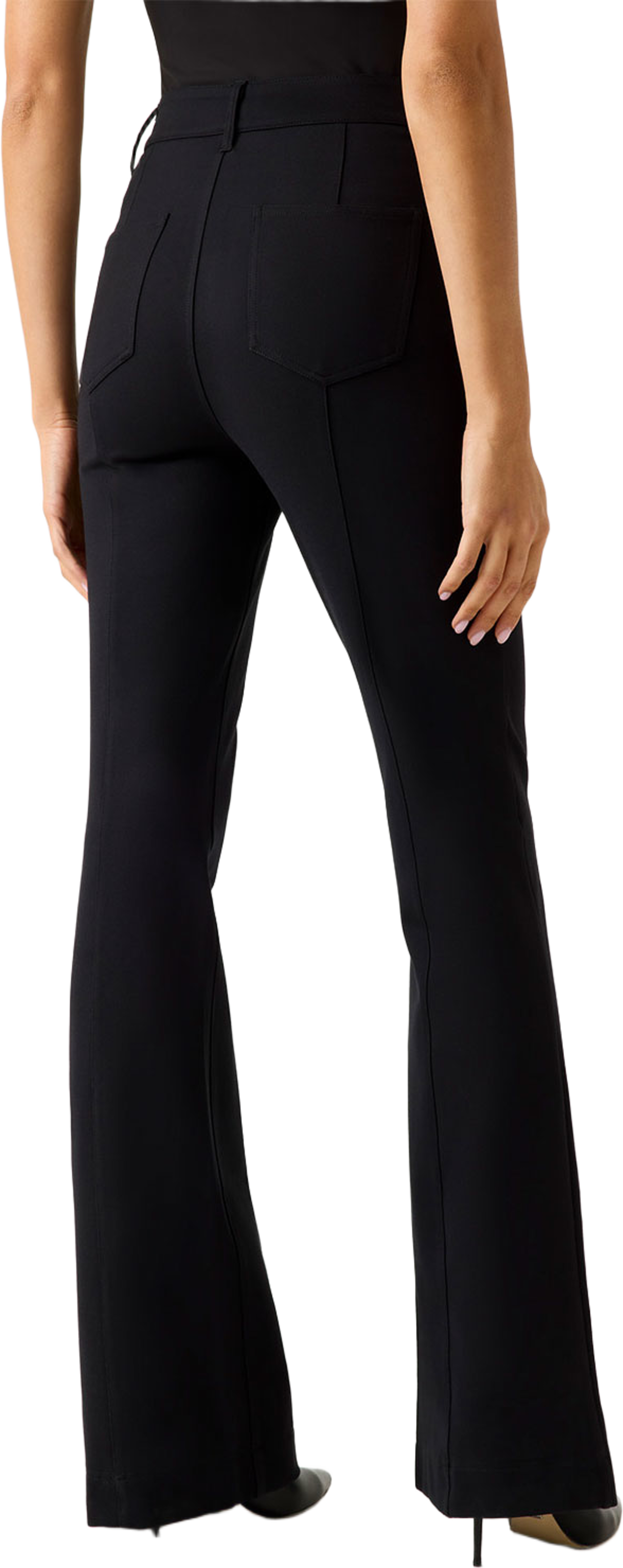 Chrissy Flare Pants, från Guess, i färgen Jet Black A996. Klicka för att öppna bilden i stort format