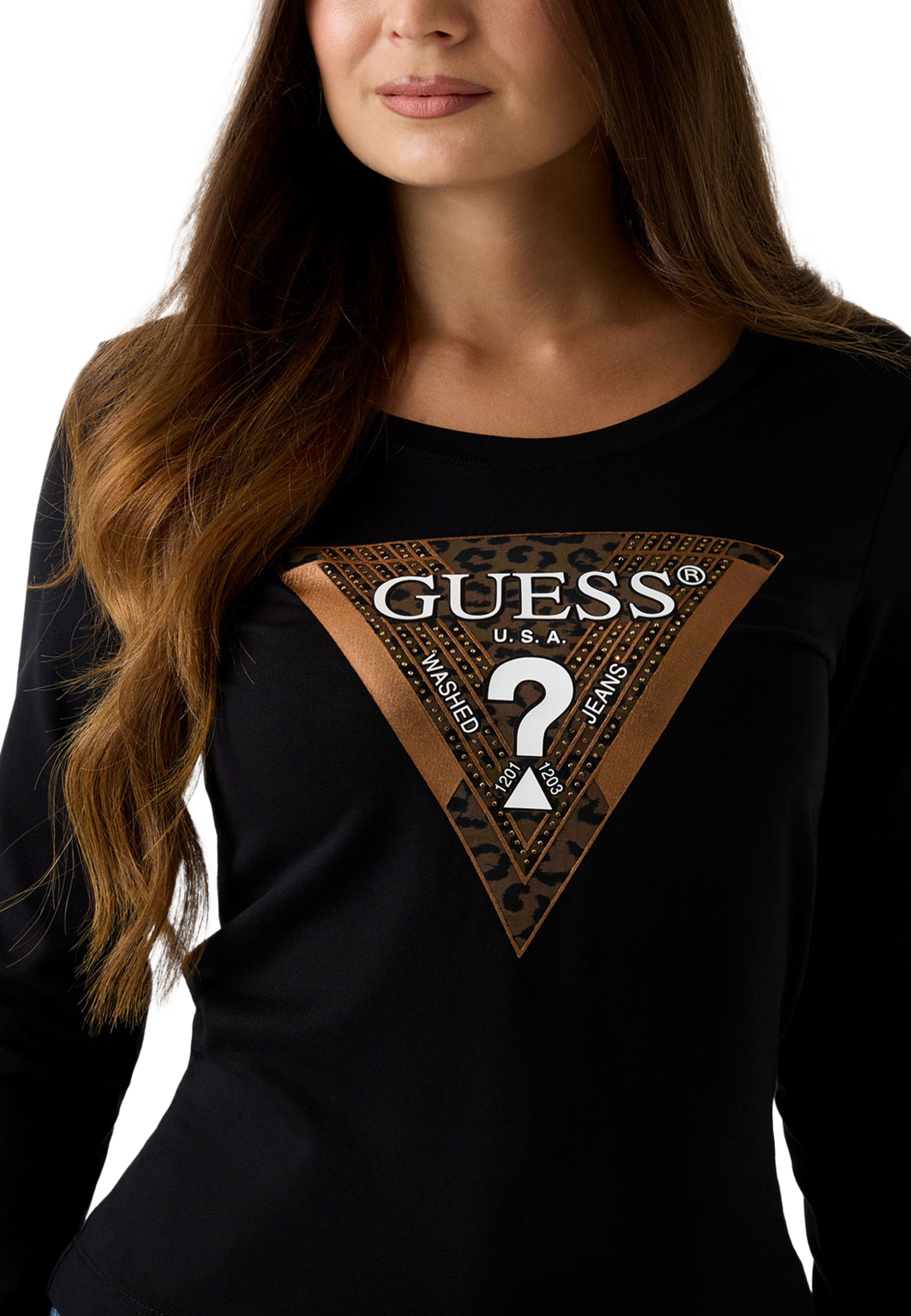 Ls Cn Leo Triangle Tee, från Guess, i färgen Jet Black A996. Klicka för att öppna bilden i stort format