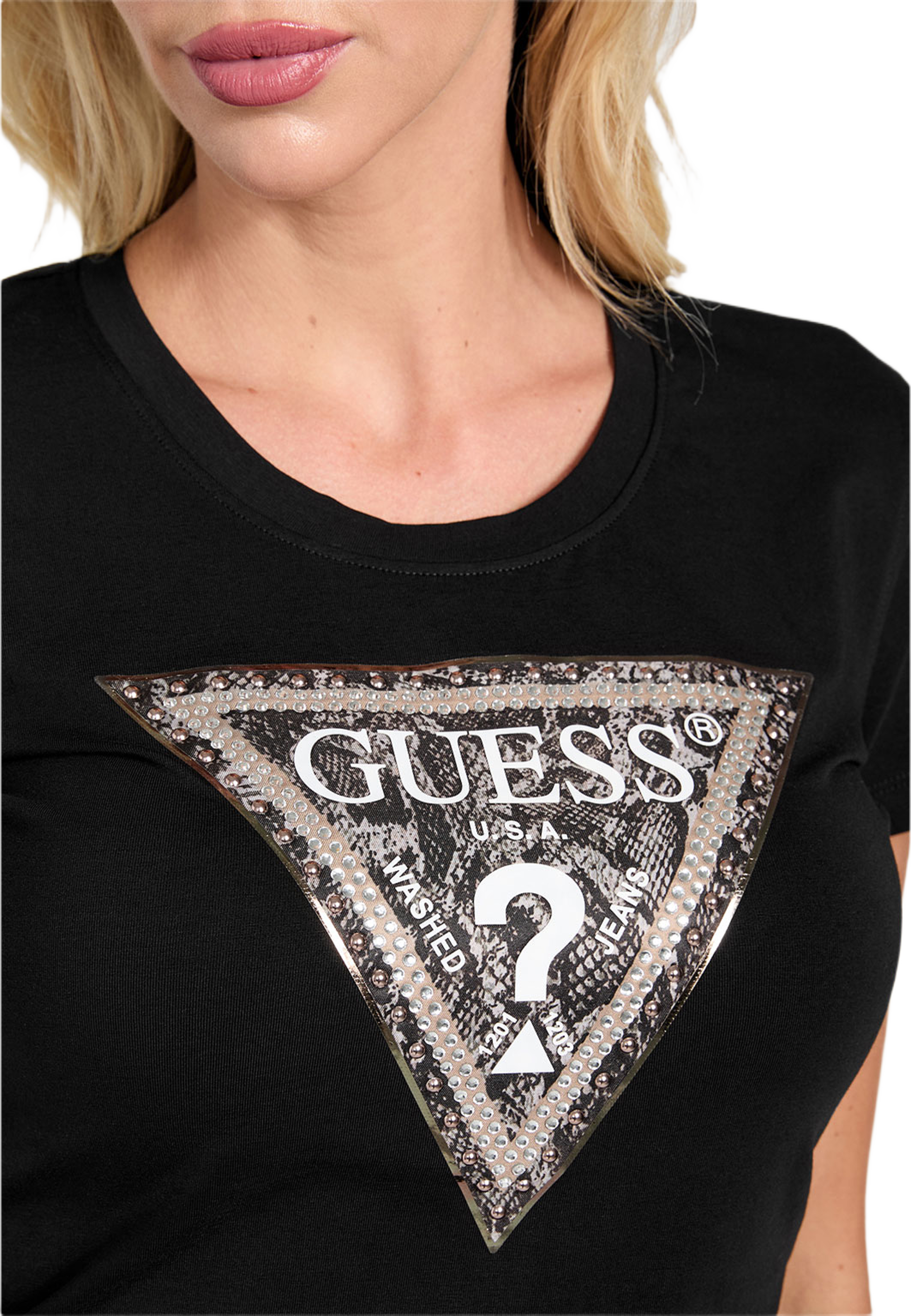 Ss Cn Triangle Python Tee, från Guess, i färgen Jet Black A996. Klicka för att öppna bilden i stort format